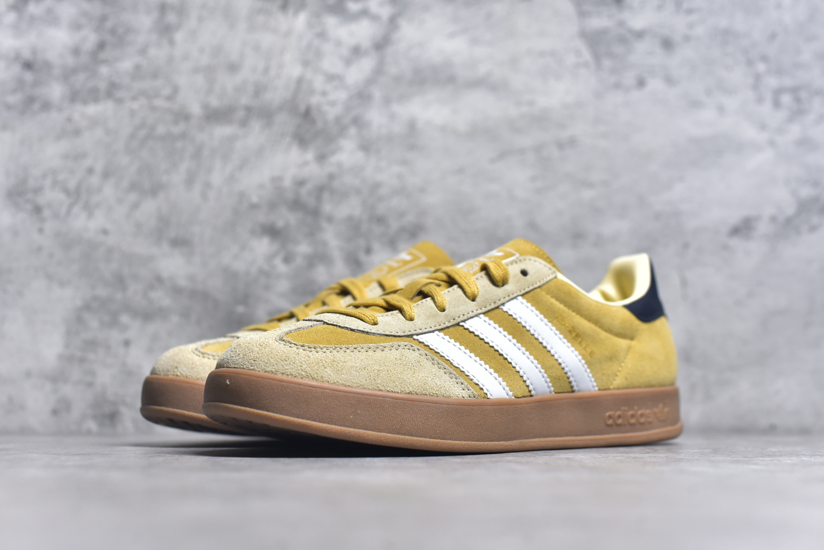 图片[2]-#AD Gazelle Indoor Trainers 羚羊内训系列低帮复古百搭休闲运动德训风板鞋 JI3523 90年代经典的复刻版！自60年代以足球训练鞋面世以来,Gazelle就以其经典设计席卷全球。1991年版本的复刻,再造经典Gazelle。采用皮革打造,搭配浊色细节,让这款经典更加简约。尺码：35-45-选品中心