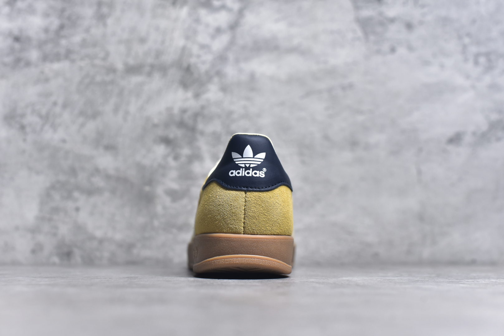 图片[5]-#AD Gazelle Indoor Trainers 羚羊内训系列低帮复古百搭休闲运动德训风板鞋 JI3523 90年代经典的复刻版！自60年代以足球训练鞋面世以来,Gazelle就以其经典设计席卷全球。1991年版本的复刻,再造经典Gazelle。采用皮革打造,搭配浊色细节,让这款经典更加简约。尺码：35-45-选品中心