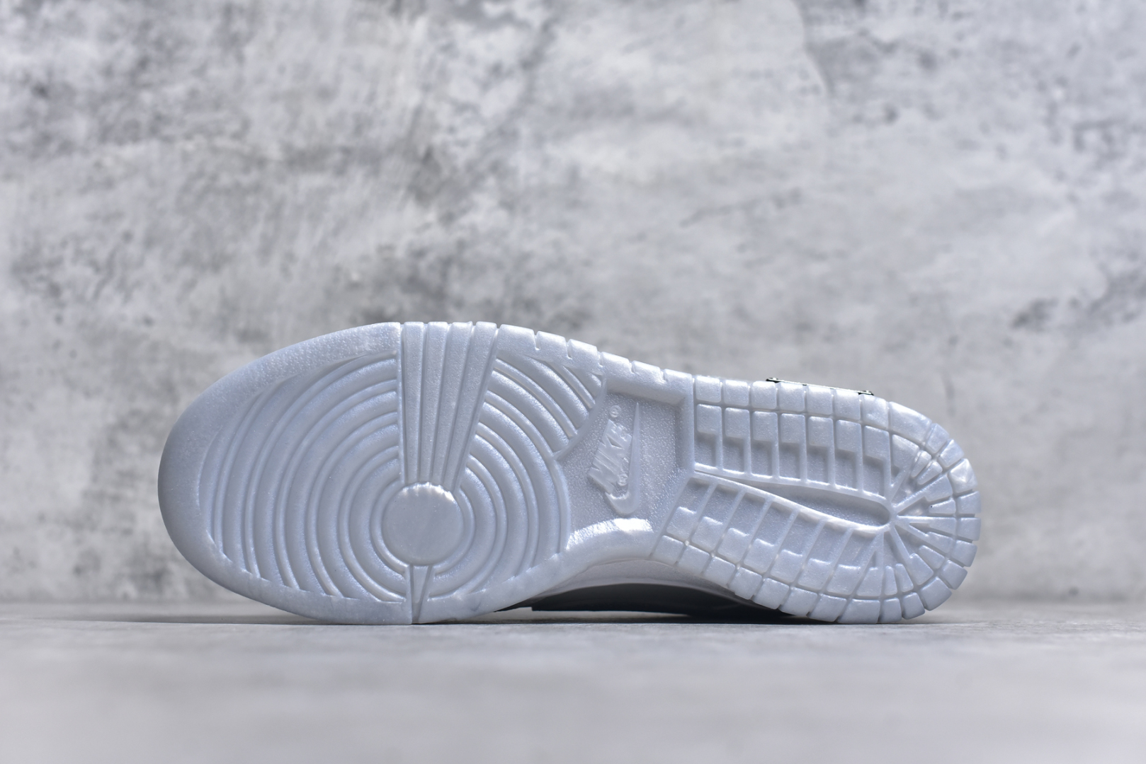 图片[6]-#Nike SB Dunk Low 白色恋人 闪钻 周年高端定制 低帮休闲板鞋 WG0218-018 #定制鞋盒 大厂纯原品质出货 超高清洁度 皮料切割干净无任何毛边 细节完美 尺码：36 36.5 37.5 38 36.5 39 40 40.5 41 42 42.5 43 44 44.5 45 9.E5-选品中心