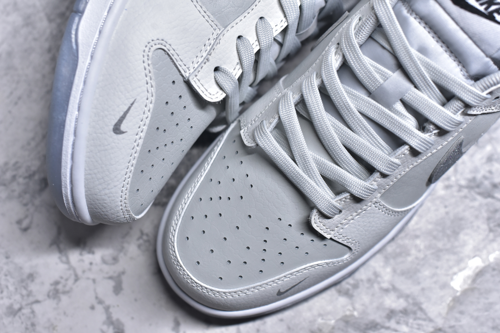 图片[8]-#Nike SB Dunk Low 白色恋人 闪钻 周年高端定制 低帮休闲板鞋 WG0218-018 #定制鞋盒 大厂纯原品质出货 超高清洁度 皮料切割干净无任何毛边 细节完美 尺码：36 36.5 37.5 38 36.5 39 40 40.5 41 42 42.5 43 44 44.5 45 9.E5-选品中心