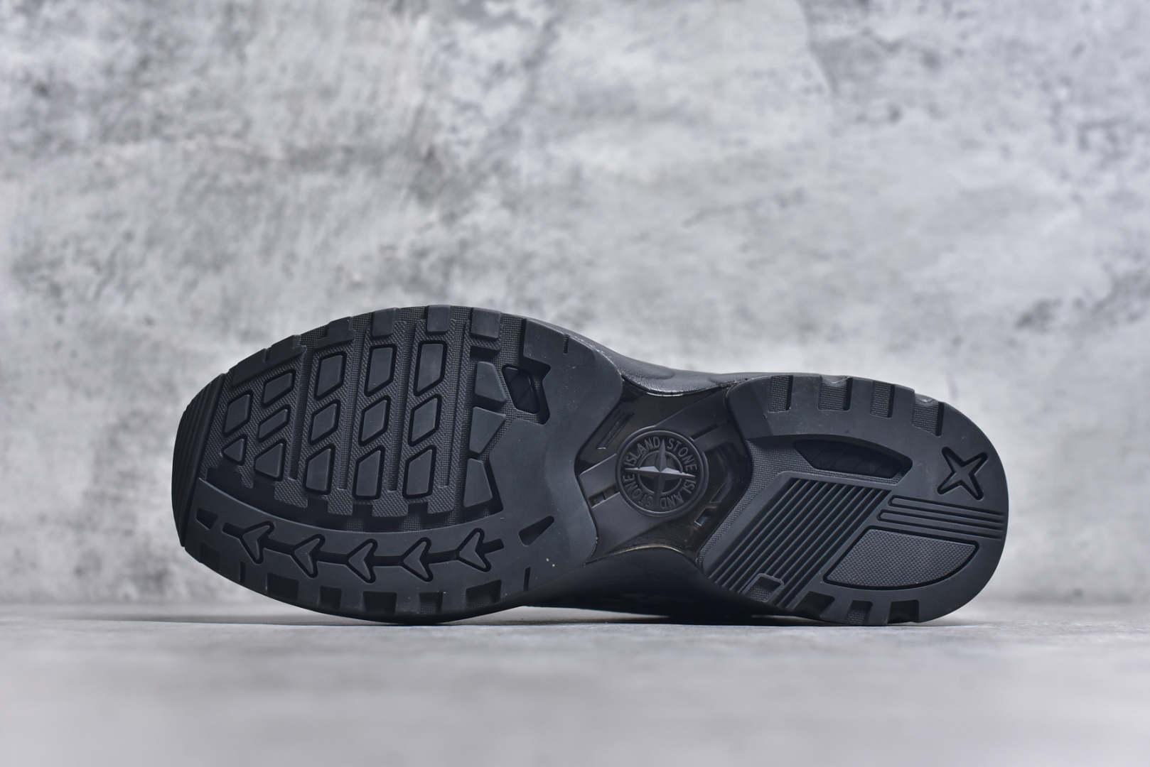 图片[6]-#Stone Island Grime Panelled 石头岛黑褐色舒适时尚低帮生活休闲鞋 MO78FWS0303 #石头岛作不仅是科技面料和织物染色典范并加入了创新机能美学，兼顾功能性与时尚感，颠覆传统休闲服饰的想象。 尺码：36 37 37.5 38 38.5 39.5 40 40.5 41.5 42 42.5 43 44 44.5 45 9.D4\”},\”album\”：{\”isSearchAcceleration\”：true,\”isShowCart\”：false,\”desc\”：\”-选品中心