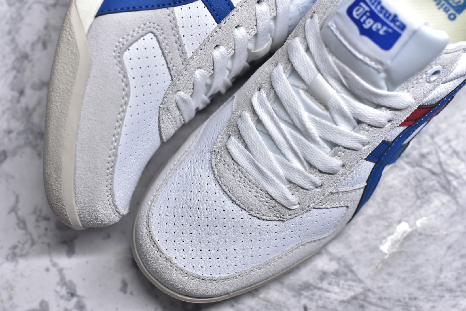 图片[8]-#Asics Onitsuka Tiger Ultimate 81 EX 亚瑟士终极系列低帮复古风百搭皮革休闲运动慢跑鞋 采用软质荔枝纹牛培皮鞋面材质 配置OrthoLite鞋垫 轻质Eva缓震组合耐磨橡胶外底 Onitsuka Tiger 鬼塚虎 ULTIMATE 81EX 1183B510 中性款运动鞋 鞋跟底部的缓震孔设计以及TPU后跟保护片强化稳定性 造就合乎新时代高性能运动鞋标准的现代鞋款 牛皮革鞋面 FLYTEFOAM Propel中底增强缓震性与回弹性 鞋跟处采用fuzeGEL缓震胶科技 强化缓震 OrthoLite鞋垫 进一步强化缓震Gel-Kayano超轻量专业运动慢跑鞋 货号：1183B510 尺码：35.5-45-选品中心
