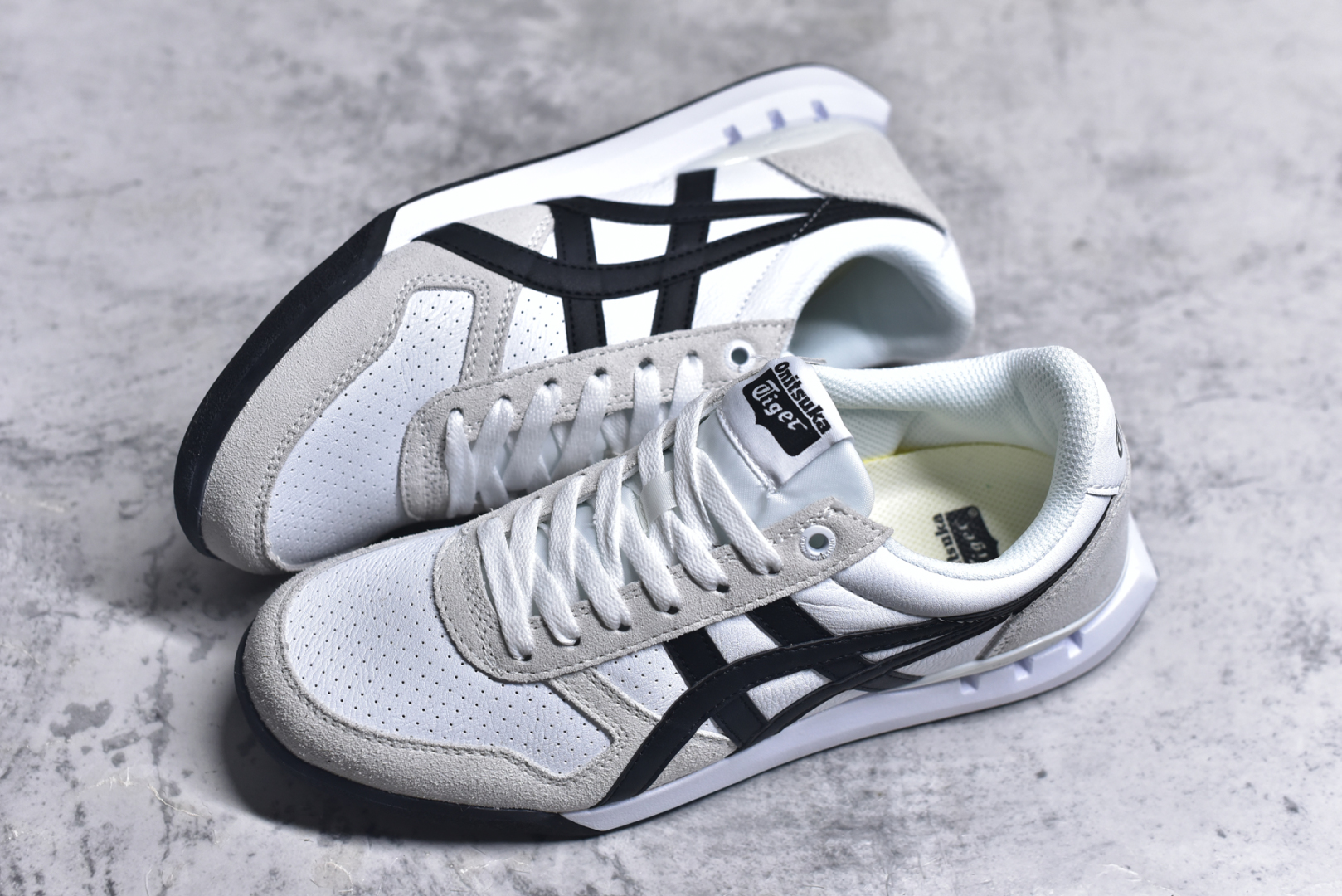 图片[7]-#Asics Onitsuka Tiger Ultimate 81 EX 亚瑟士终极系列低帮复古风百搭皮革休闲运动慢跑鞋 采用软质荔枝纹牛培皮鞋面材质 配置OrthoLite鞋垫 轻质Eva缓震组合耐磨橡胶外底 Onitsuka Tiger 鬼塚虎 ULTIMATE 81EX 1183B510 中性款运动鞋 鞋跟底部的缓震孔设计以及TPU后跟保护片强化稳定性 造就合乎新时代高性能运动鞋标准的现代鞋款 牛皮革鞋面 FLYTEFOAM Propel中底增强缓震性与回弹性 鞋跟处采用fuzeGEL缓震胶科技 强化缓震 OrthoLite鞋垫 进一步强化缓震Gel-Kayano超轻量专业运动慢跑鞋 货号：1183B510 尺码：35.5-45-选品中心