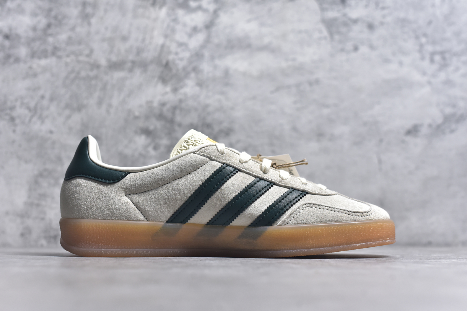 图片[3]-#AD Gazelle Indoor Trainers 羚羊内训系列低帮复古百搭休闲运动德训风板鞋 IH7502 90年代经典的复刻版！自60年代以足球训练鞋面世以来,Gazelle就以其经典设计席卷全球。1991年版本的复刻,再造经典Gazelle。采用皮革打造,搭配浊色细节,让这款经典更加简约。尺码：35.5-45-选品中心