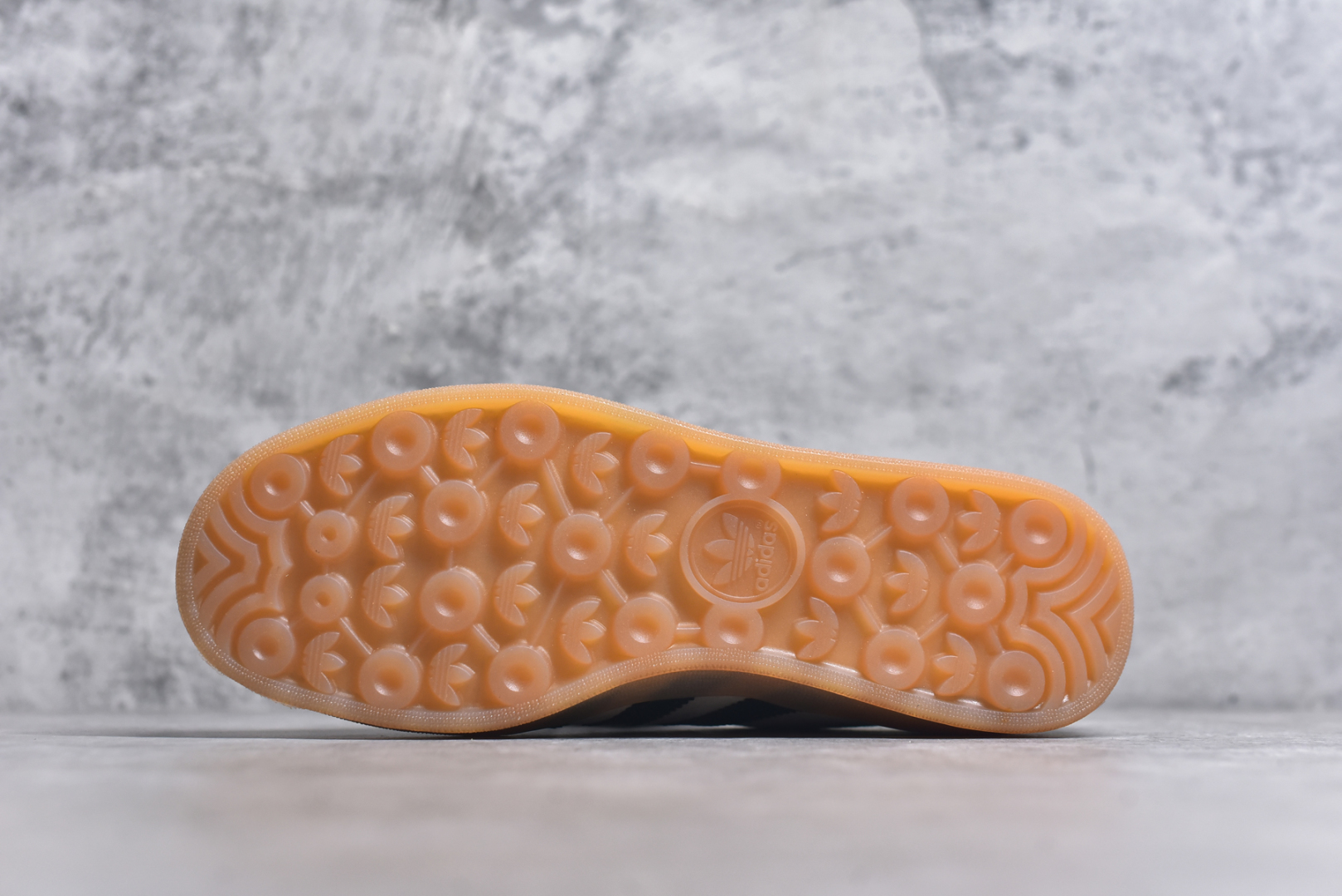 图片[6]-#AD Gazelle Indoor Trainers 羚羊内训系列低帮复古百搭休闲运动德训风板鞋 IH7502 90年代经典的复刻版！自60年代以足球训练鞋面世以来,Gazelle就以其经典设计席卷全球。1991年版本的复刻,再造经典Gazelle。采用皮革打造,搭配浊色细节,让这款经典更加简约。尺码：35.5-45-选品中心