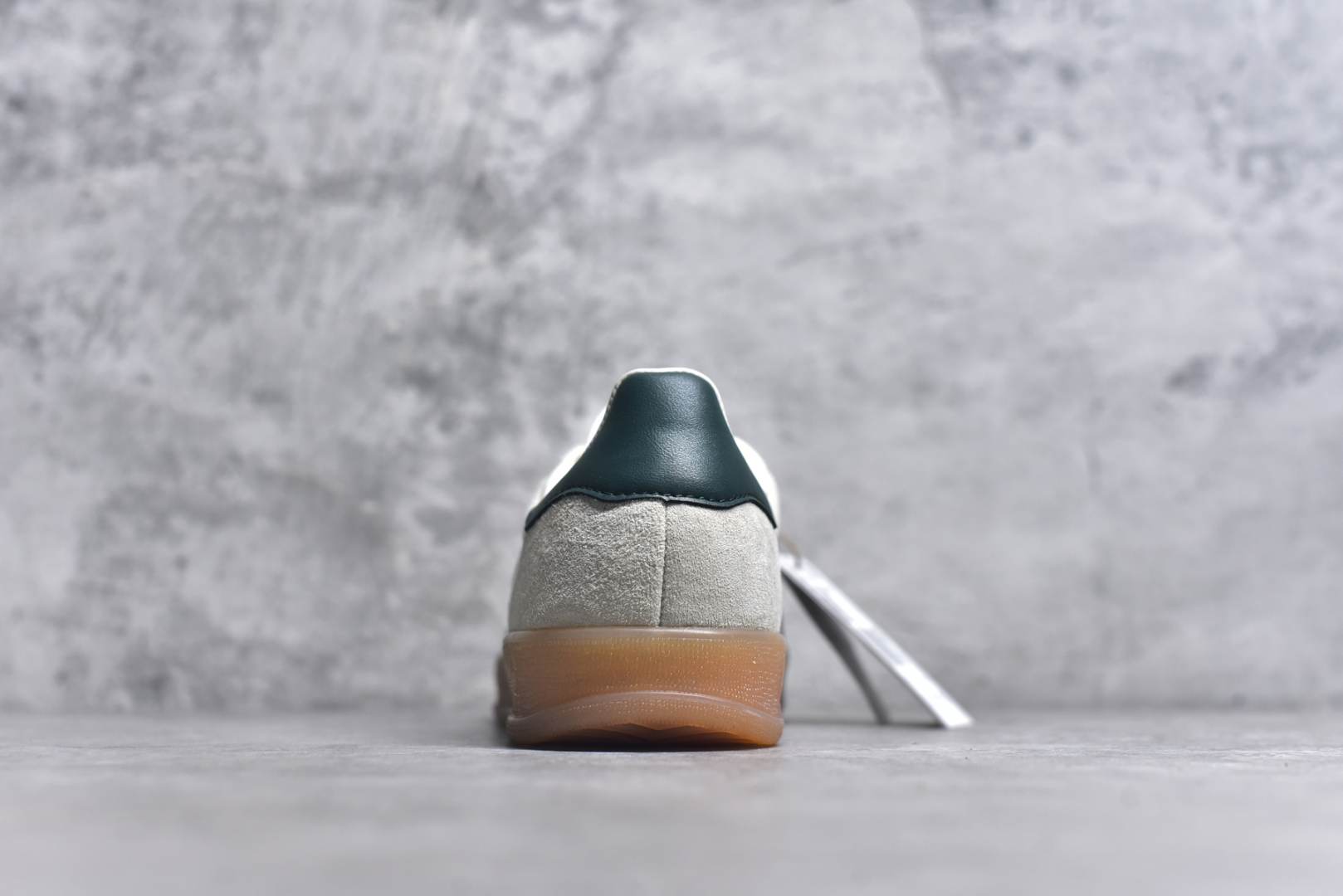 图片[5]-#AD Gazelle Indoor Trainers 羚羊内训系列低帮复古百搭休闲运动德训风板鞋 IH7502 90年代经典的复刻版！自60年代以足球训练鞋面世以来,Gazelle就以其经典设计席卷全球。1991年版本的复刻,再造经典Gazelle。采用皮革打造,搭配浊色细节,让这款经典更加简约。尺码：35.5-45-选品中心