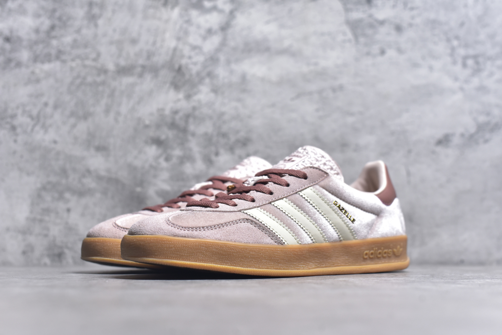 图片[2]-#AD Gazelle Indoor Trainers 羚羊内训系列低帮复古百搭休闲运动德训风板鞋 JR0232 90年代经典的复刻版！自60年代以足球训练鞋面世以来,Gazelle就以其经典设计席卷全球。1991年版本的复刻,再造经典Gazelle。采用皮革打造,搭配浊色细节,让这款经典更加简约。尺码：35.5-45-选品中心