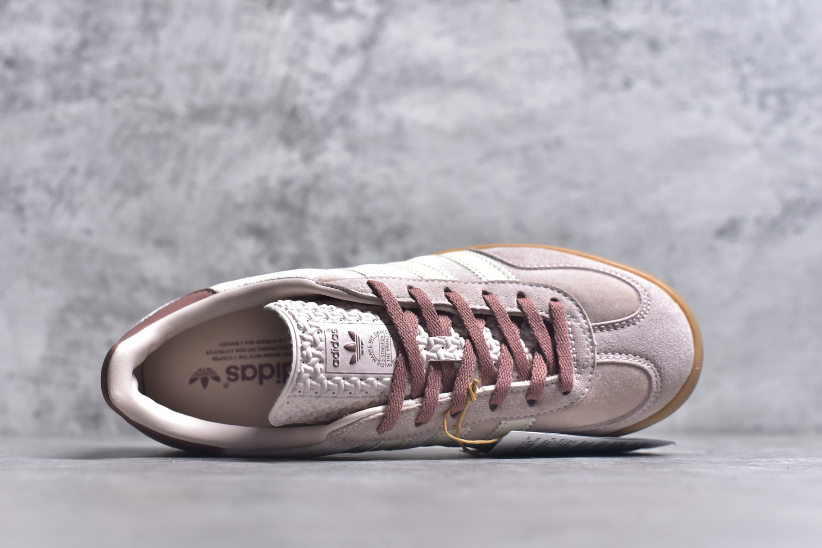 图片[4]-#AD Gazelle Indoor Trainers 羚羊内训系列低帮复古百搭休闲运动德训风板鞋 JR0232 90年代经典的复刻版！自60年代以足球训练鞋面世以来,Gazelle就以其经典设计席卷全球。1991年版本的复刻,再造经典Gazelle。采用皮革打造,搭配浊色细节,让这款经典更加简约。尺码：35.5-45-选品中心
