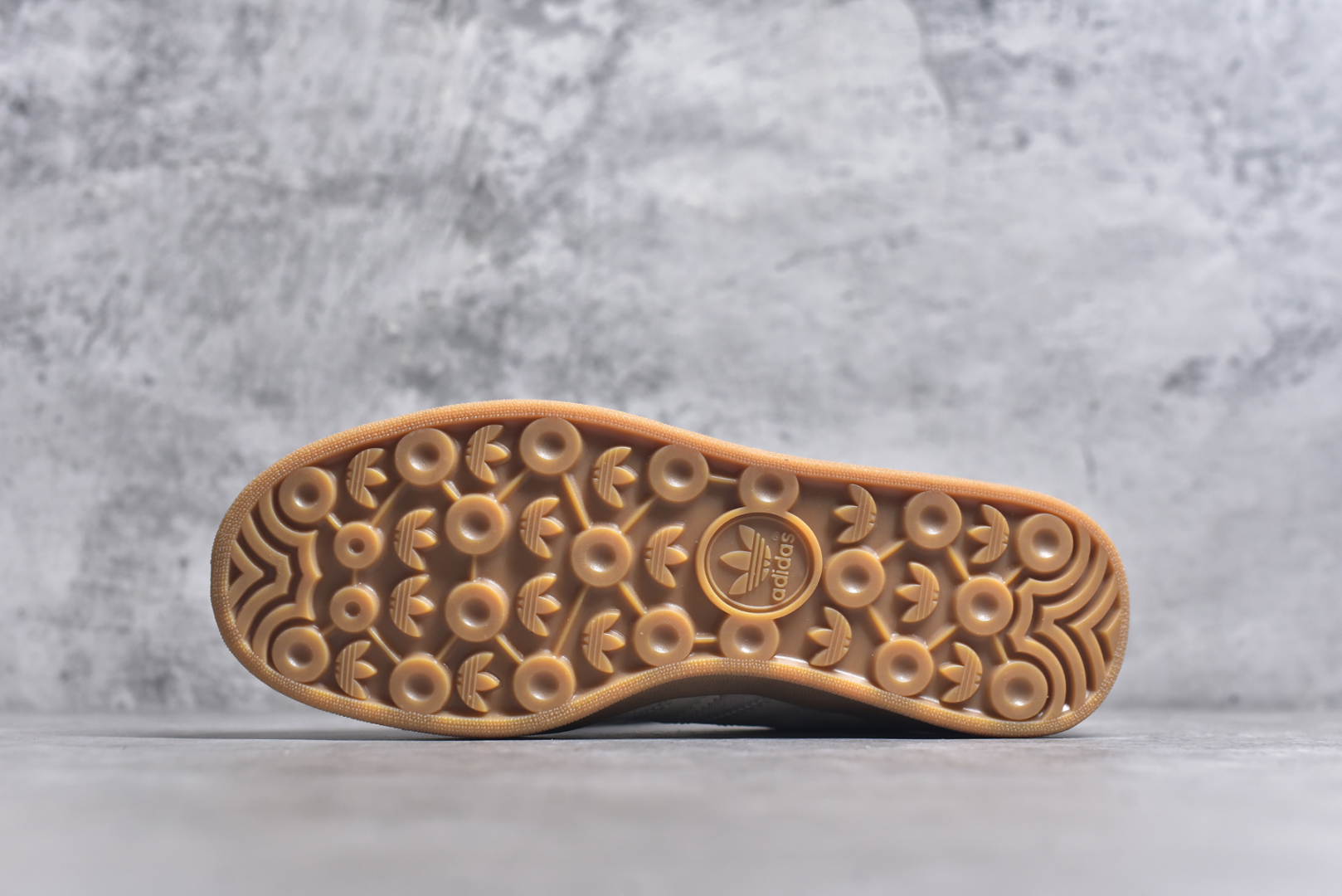 图片[6]-#AD Gazelle Indoor Trainers 羚羊内训系列低帮复古百搭休闲运动德训风板鞋 JR0232 90年代经典的复刻版！自60年代以足球训练鞋面世以来,Gazelle就以其经典设计席卷全球。1991年版本的复刻,再造经典Gazelle。采用皮革打造,搭配浊色细节,让这款经典更加简约。尺码：35.5-45-选品中心
