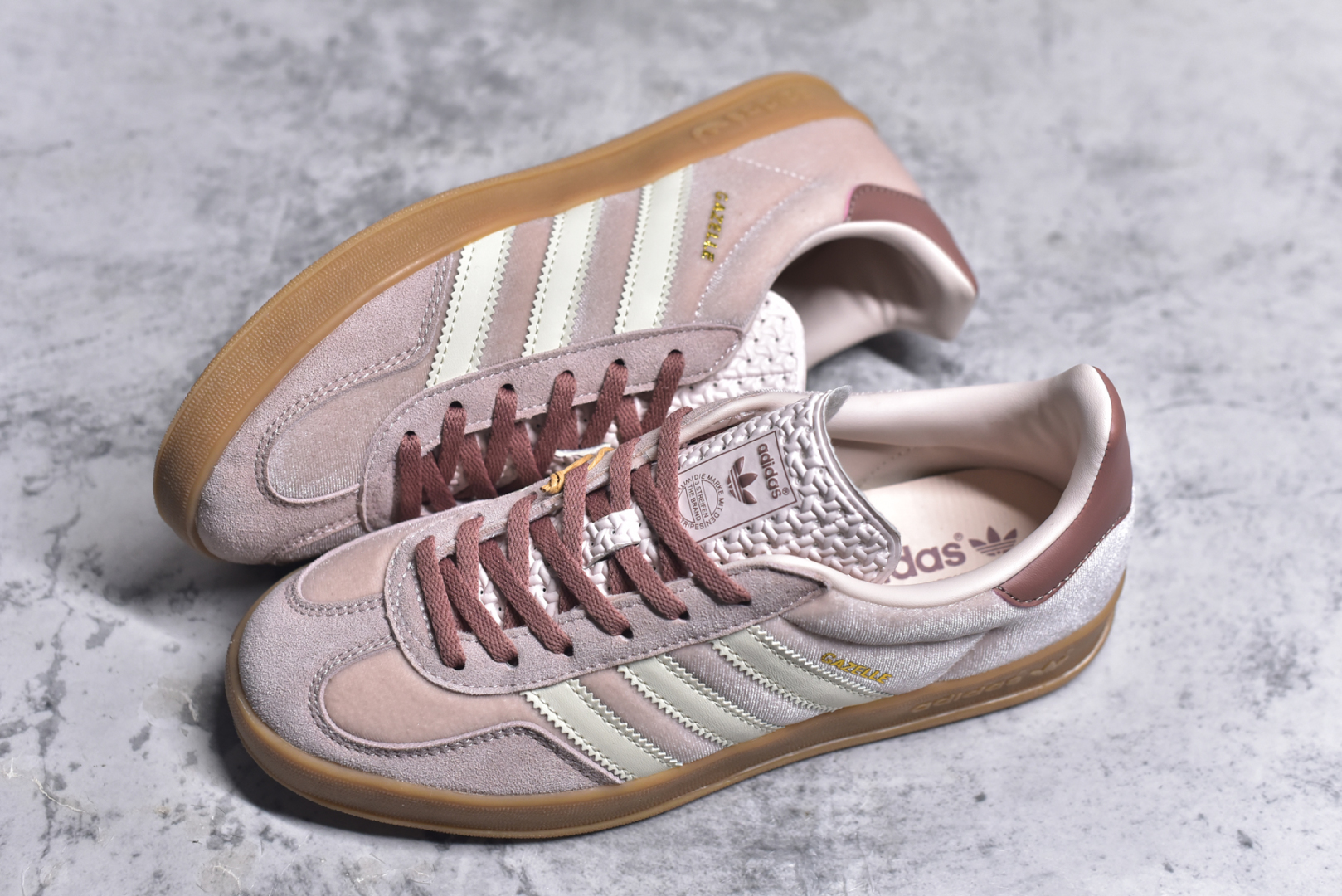 图片[7]-#AD Gazelle Indoor Trainers 羚羊内训系列低帮复古百搭休闲运动德训风板鞋 JR0232 90年代经典的复刻版！自60年代以足球训练鞋面世以来,Gazelle就以其经典设计席卷全球。1991年版本的复刻,再造经典Gazelle。采用皮革打造,搭配浊色细节,让这款经典更加简约。尺码：35.5-45-选品中心