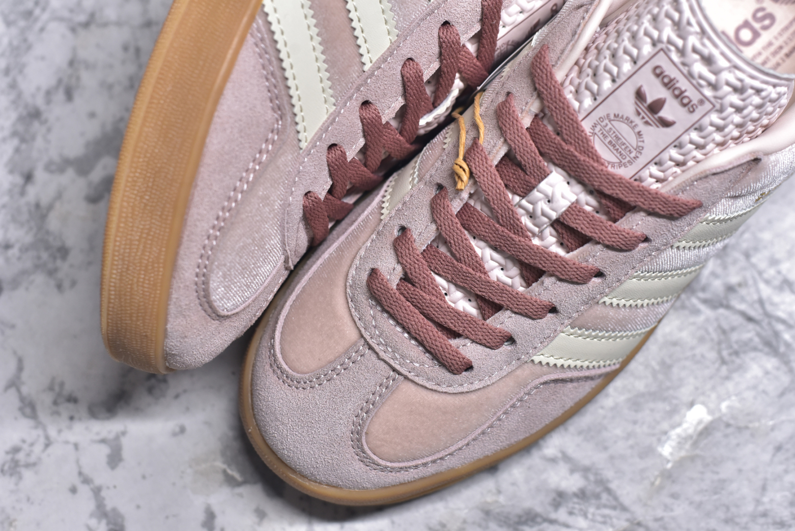 图片[8]-#AD Gazelle Indoor Trainers 羚羊内训系列低帮复古百搭休闲运动德训风板鞋 JR0232 90年代经典的复刻版！自60年代以足球训练鞋面世以来,Gazelle就以其经典设计席卷全球。1991年版本的复刻,再造经典Gazelle。采用皮革打造,搭配浊色细节,让这款经典更加简约。尺码：35.5-45-选品中心
