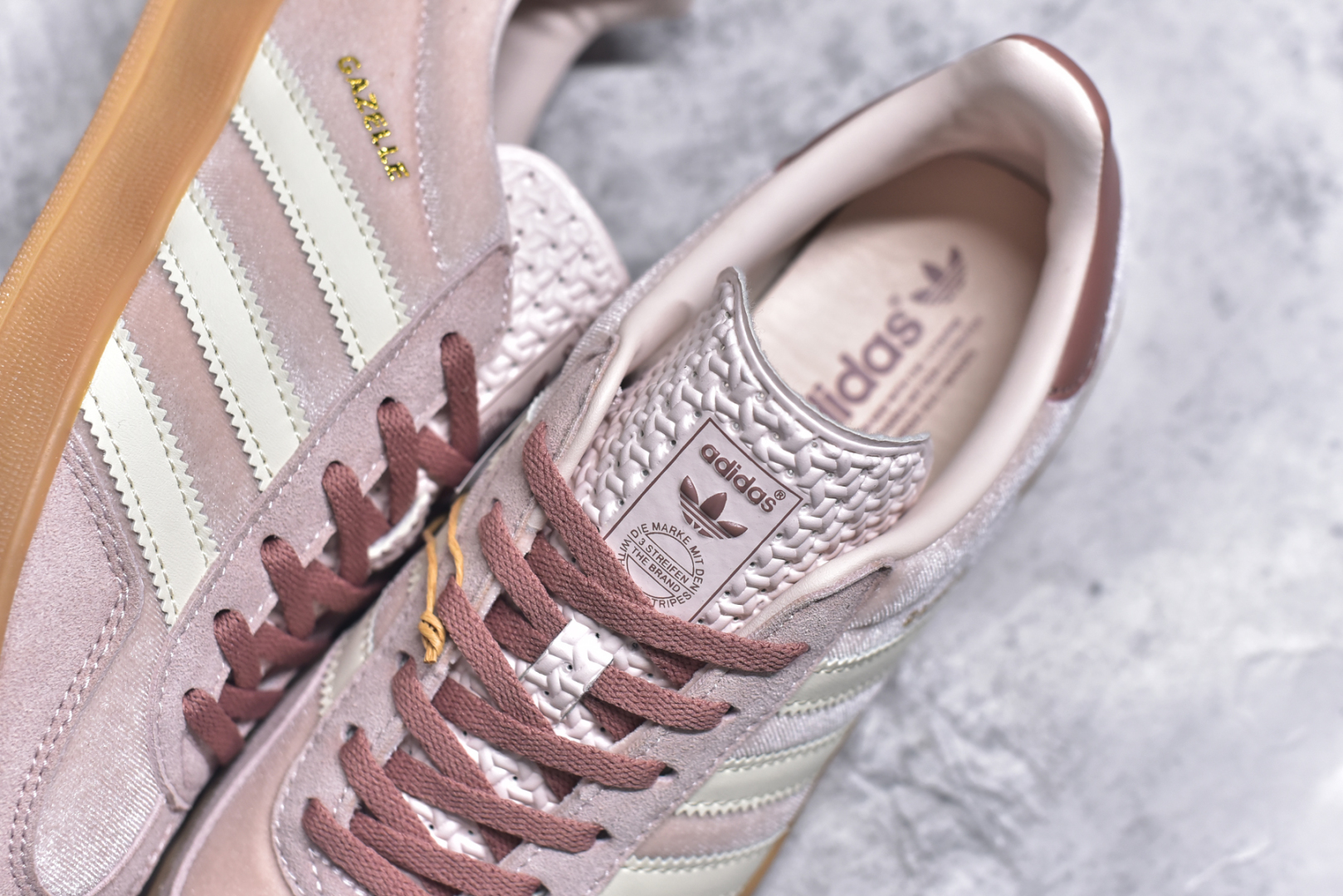 图片[9]-#AD Gazelle Indoor Trainers 羚羊内训系列低帮复古百搭休闲运动德训风板鞋 JR0232 90年代经典的复刻版！自60年代以足球训练鞋面世以来,Gazelle就以其经典设计席卷全球。1991年版本的复刻,再造经典Gazelle。采用皮革打造,搭配浊色细节,让这款经典更加简约。尺码：35.5-45-选品中心