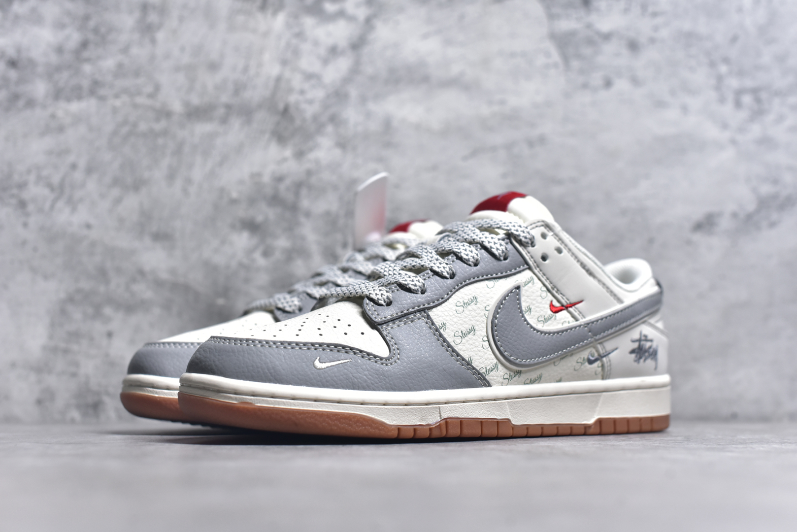 图片[2]-#Nike SB Dunk Low 斯图西联名 米灰生胶 周年高端定制 低帮休闲板鞋 XS6089-531 #定制鞋盒 大厂纯原品质出货 超高清洁度 皮料切割干净无任何毛边 细节完美 尺码：36 36.5 37.5 38 36.5 39 40 40.5 41 42 42.5 43 44 44.5 45 9.E5-选品中心