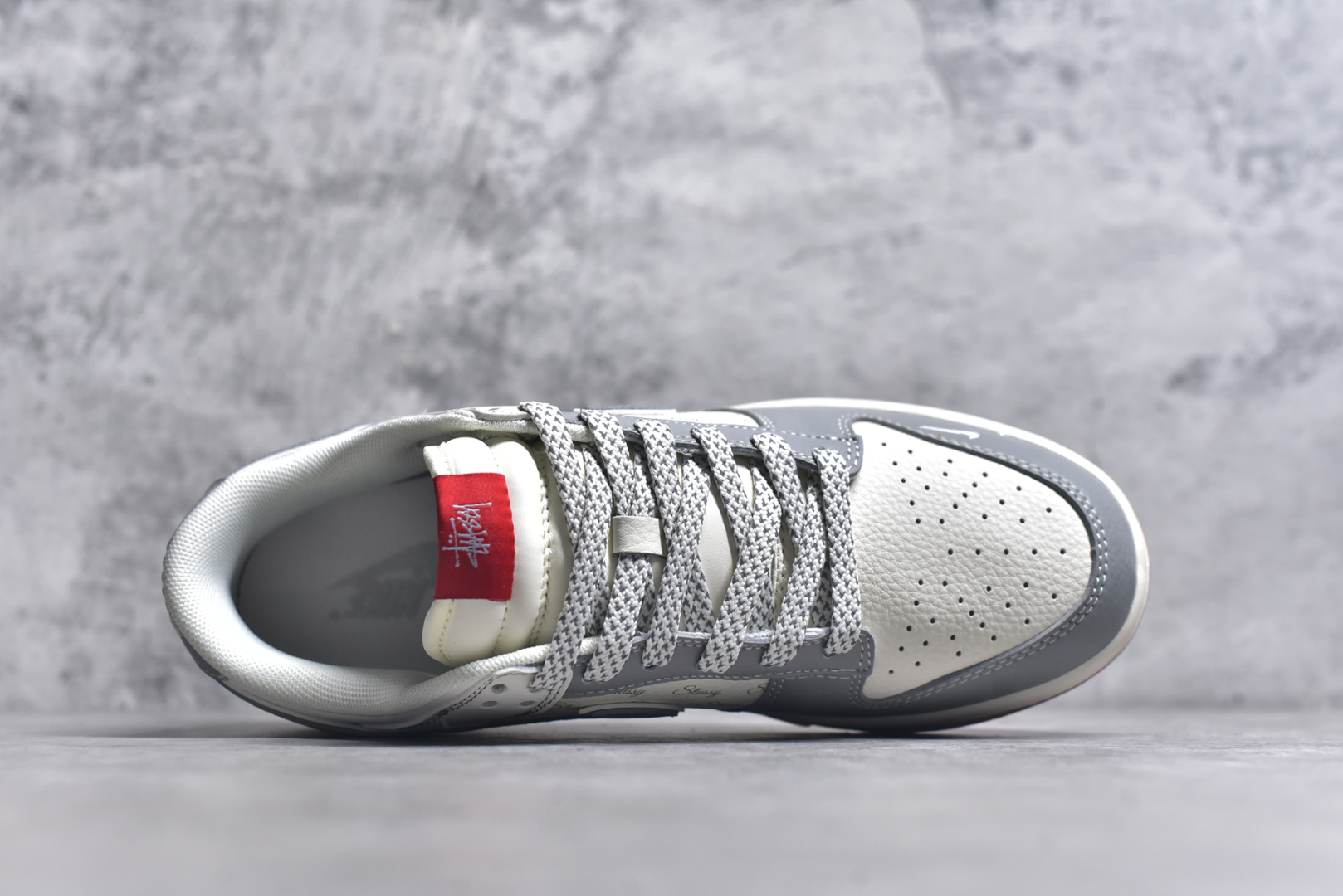 图片[4]-#Nike SB Dunk Low 斯图西联名 米灰生胶 周年高端定制 低帮休闲板鞋 XS6089-531 #定制鞋盒 大厂纯原品质出货 超高清洁度 皮料切割干净无任何毛边 细节完美 尺码：36 36.5 37.5 38 36.5 39 40 40.5 41 42 42.5 43 44 44.5 45 9.E5-选品中心