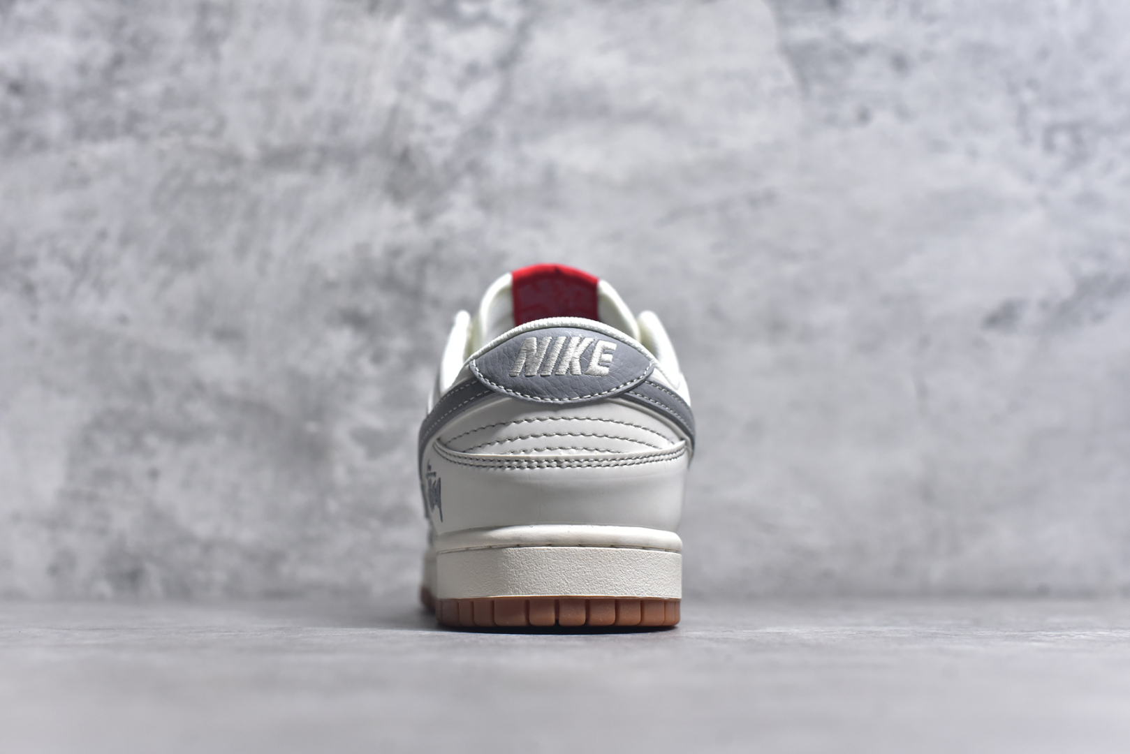 图片[5]-#Nike SB Dunk Low 斯图西联名 米灰生胶 周年高端定制 低帮休闲板鞋 XS6089-531 #定制鞋盒 大厂纯原品质出货 超高清洁度 皮料切割干净无任何毛边 细节完美 尺码：36 36.5 37.5 38 36.5 39 40 40.5 41 42 42.5 43 44 44.5 45 9.E5-选品中心