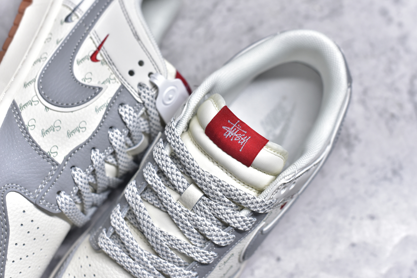 图片[9]-#Nike SB Dunk Low 斯图西联名 米灰生胶 周年高端定制 低帮休闲板鞋 XS6089-531 #定制鞋盒 大厂纯原品质出货 超高清洁度 皮料切割干净无任何毛边 细节完美 尺码：36 36.5 37.5 38 36.5 39 40 40.5 41 42 42.5 43 44 44.5 45 9.E5-选品中心