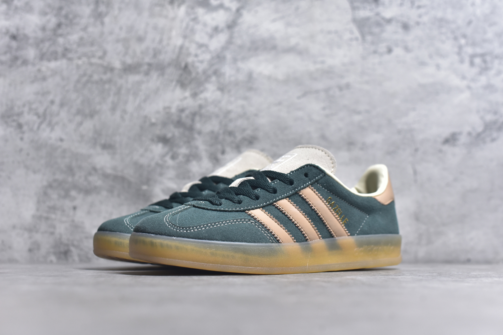 图片[2]-#AD Gazelle Indoor Trainers 羚羊内训系列低帮复古百搭休闲运动德训风板鞋 JH5402 90年代经典的复刻版！自60年代以足球训练鞋面世以来,Gazelle就以其经典设计席卷全球。1991年版本的复刻,再造经典Gazelle。采用皮革打造,搭配浊色细节,让这款经典更加简约。尺码：35.5-45-选品中心