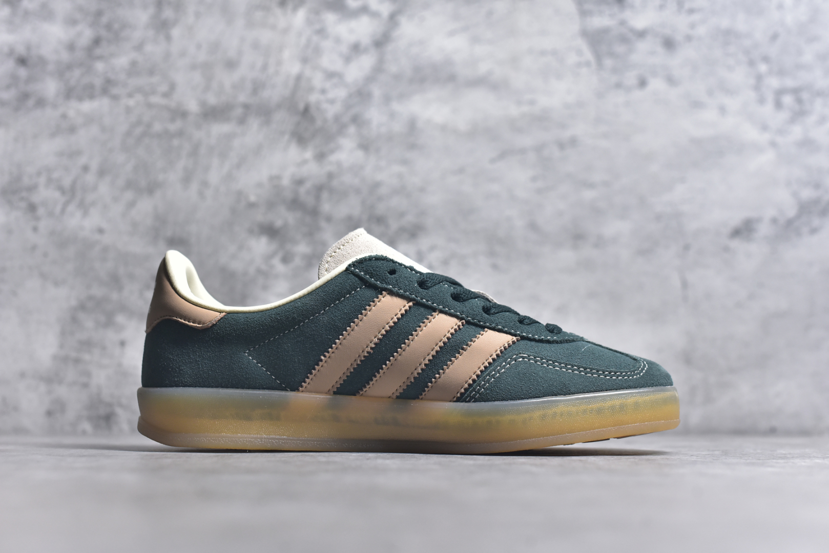 图片[3]-#AD Gazelle Indoor Trainers 羚羊内训系列低帮复古百搭休闲运动德训风板鞋 JH5402 90年代经典的复刻版！自60年代以足球训练鞋面世以来,Gazelle就以其经典设计席卷全球。1991年版本的复刻,再造经典Gazelle。采用皮革打造,搭配浊色细节,让这款经典更加简约。尺码：35.5-45-选品中心