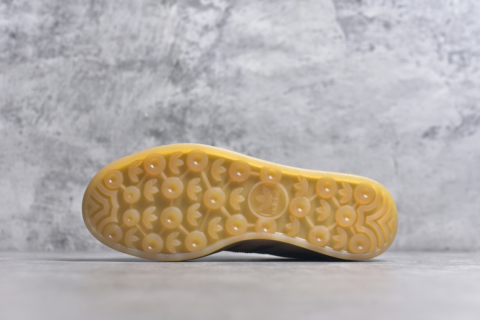 图片[6]-#AD Gazelle Indoor Trainers 羚羊内训系列低帮复古百搭休闲运动德训风板鞋 JH5402 90年代经典的复刻版！自60年代以足球训练鞋面世以来,Gazelle就以其经典设计席卷全球。1991年版本的复刻,再造经典Gazelle。采用皮革打造,搭配浊色细节,让这款经典更加简约。尺码：35.5-45-选品中心