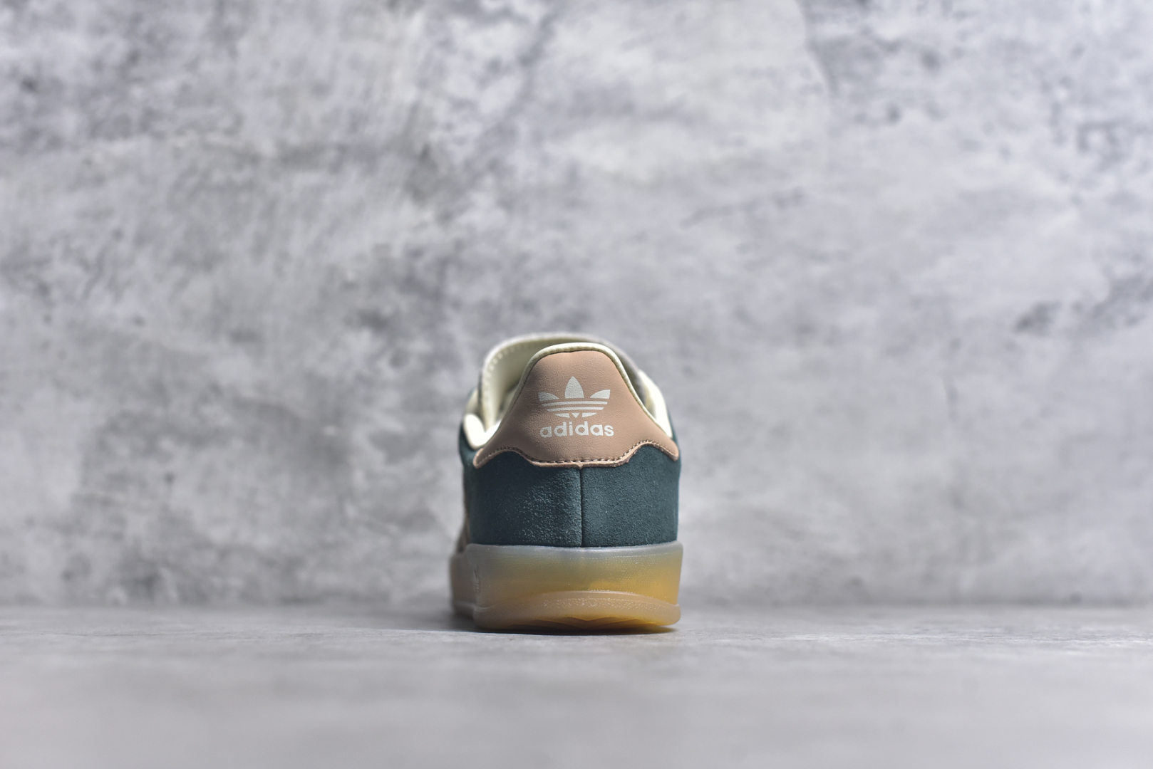 图片[5]-#AD Gazelle Indoor Trainers 羚羊内训系列低帮复古百搭休闲运动德训风板鞋 JH5402 90年代经典的复刻版！自60年代以足球训练鞋面世以来,Gazelle就以其经典设计席卷全球。1991年版本的复刻,再造经典Gazelle。采用皮革打造,搭配浊色细节,让这款经典更加简约。尺码：35.5-45-选品中心