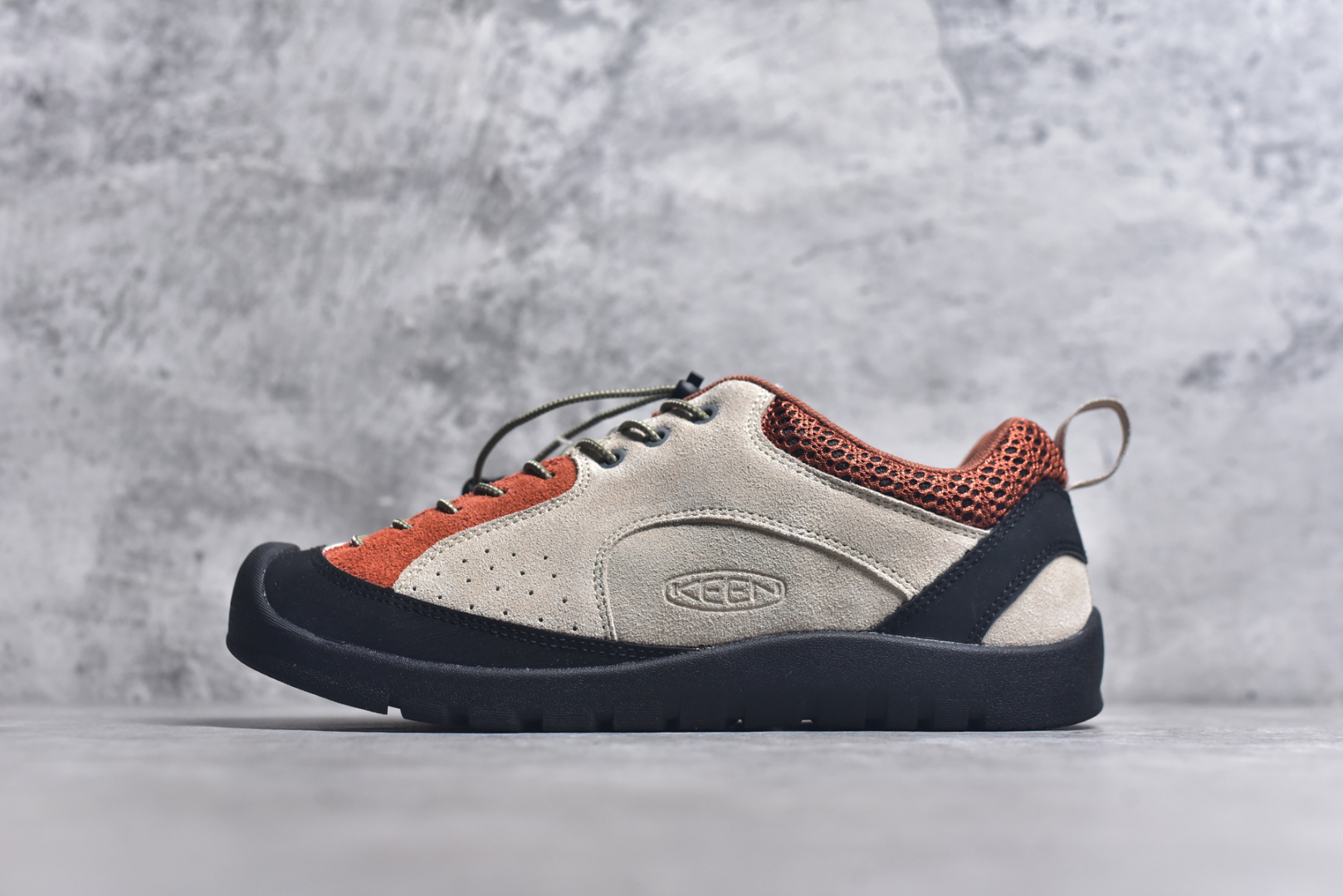 #Keen Jasper Rocks SP 999211科恩贾斯珀都市系列复古低帮平底露营徒步登山运动训练鞋 1028861Baked Clay 采用固色翻毛皮鞋面材质 内嵌高密度EVA发泡缓震脚垫 外置一体式包裹防滑防剐蹭耐磨橡胶大底 尺码： 36 37 38 39 40 41 42 43 44 45 46-选品中心