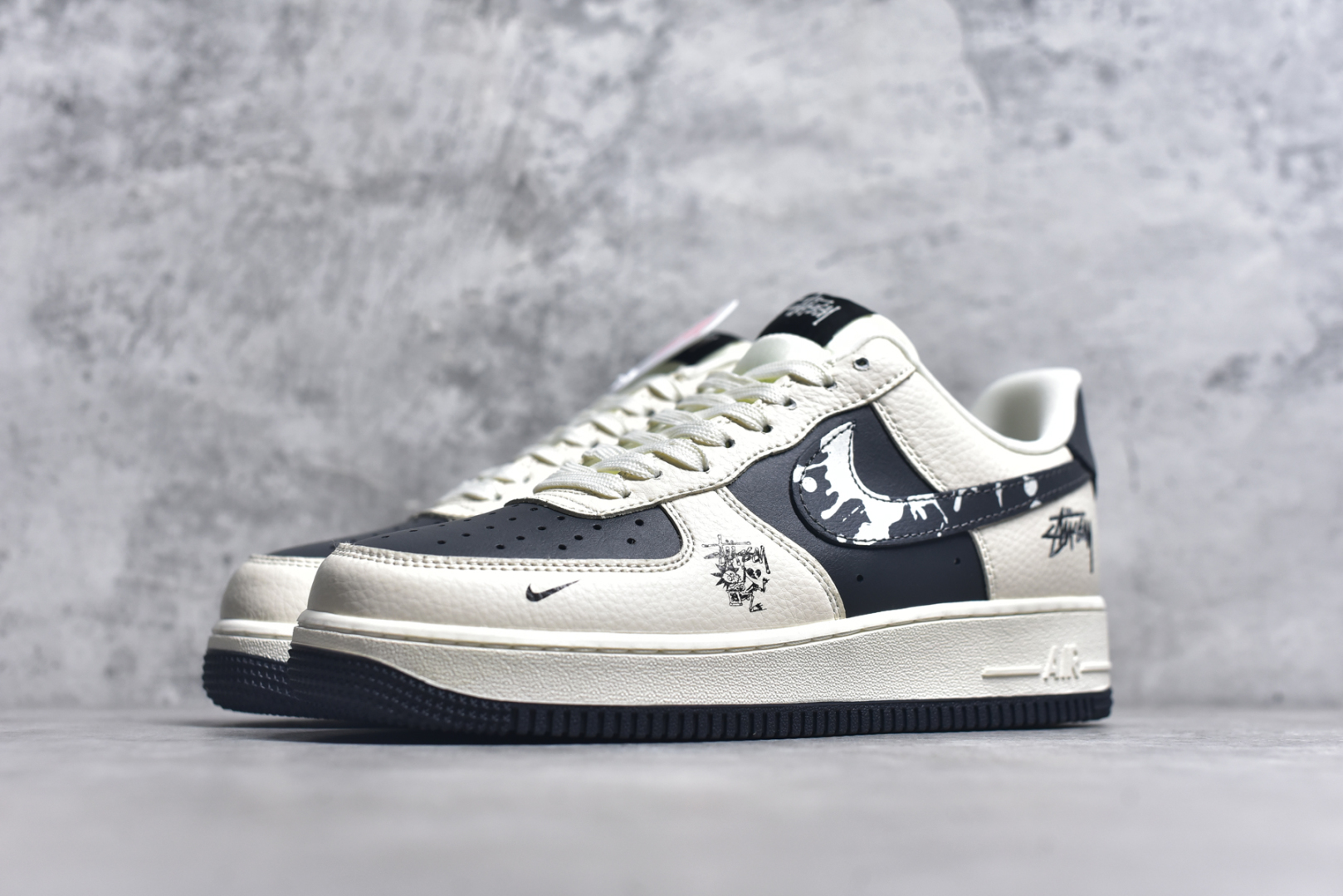 图片[2]-#Nike Air Force 1\’07 Low 斯图西联名 米黑泼墨勾 空军一号低帮休闲板鞋 DF0188-042 #定制皮料 定制鞋盒 配件齐全 原楦原纸板 纯正空军版型 内置全掌气垫 尺码：36 36.5 37.5 38 38.5 39 40 40.5 41 42 42.5 43 44 44.5 45 9.D4-选品中心