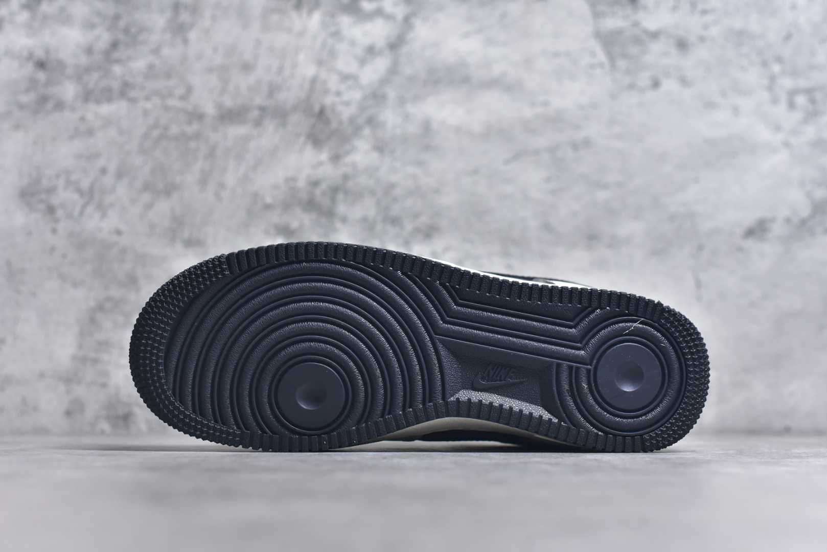图片[6]-#Nike Air Force 1\’07 Low 斯图西联名 米黑泼墨勾 空军一号低帮休闲板鞋 DF0188-042 #定制皮料 定制鞋盒 配件齐全 原楦原纸板 纯正空军版型 内置全掌气垫 尺码：36 36.5 37.5 38 38.5 39 40 40.5 41 42 42.5 43 44 44.5 45 9.D4-选品中心