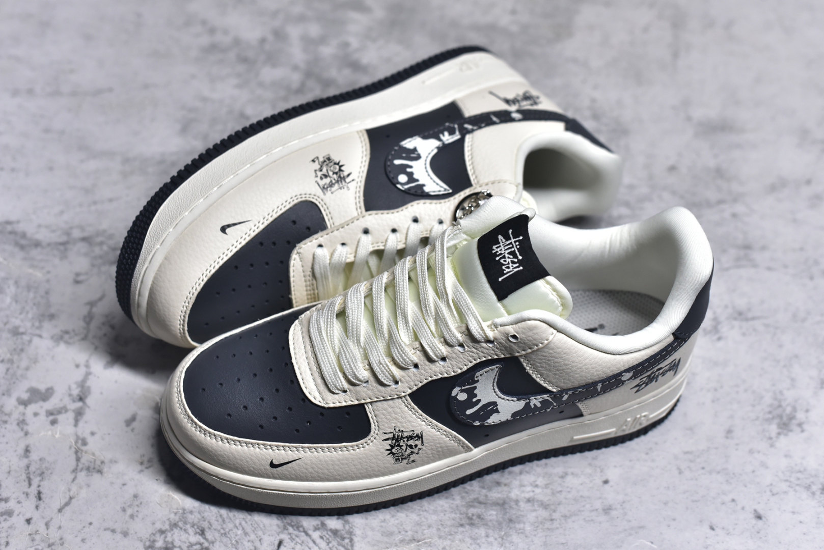 图片[7]-#Nike Air Force 1\’07 Low 斯图西联名 米黑泼墨勾 空军一号低帮休闲板鞋 DF0188-042 #定制皮料 定制鞋盒 配件齐全 原楦原纸板 纯正空军版型 内置全掌气垫 尺码：36 36.5 37.5 38 38.5 39 40 40.5 41 42 42.5 43 44 44.5 45 9.D4-选品中心
