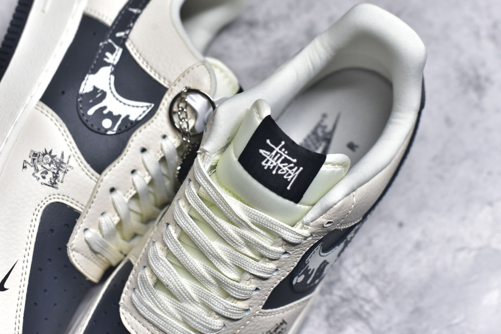 图片[9]-#Nike Air Force 1\’07 Low 斯图西联名 米黑泼墨勾 空军一号低帮休闲板鞋 DF0188-042 #定制皮料 定制鞋盒 配件齐全 原楦原纸板 纯正空军版型 内置全掌气垫 尺码：36 36.5 37.5 38 38.5 39 40 40.5 41 42 42.5 43 44 44.5 45 9.D4-选品中心