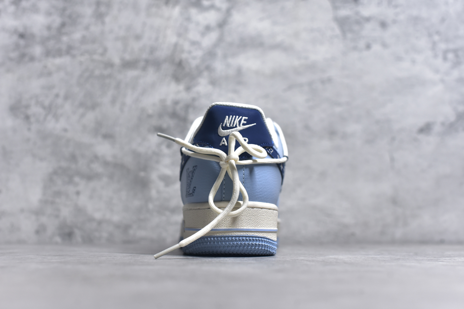 图片[5]-#Nike Air Force 1\’07 Low LV联名 大学蓝抽绳 空军一号低帮休闲板鞋 DM6868-059 #定制皮料 定制鞋盒 配件齐全 原楦原纸板 纯正空军版型 内置全掌气垫 尺码：36 36.5 37.5 38 38.5 39 40 40.5 41 42 42.5 43 44 44.5 45 9.D4-选品中心