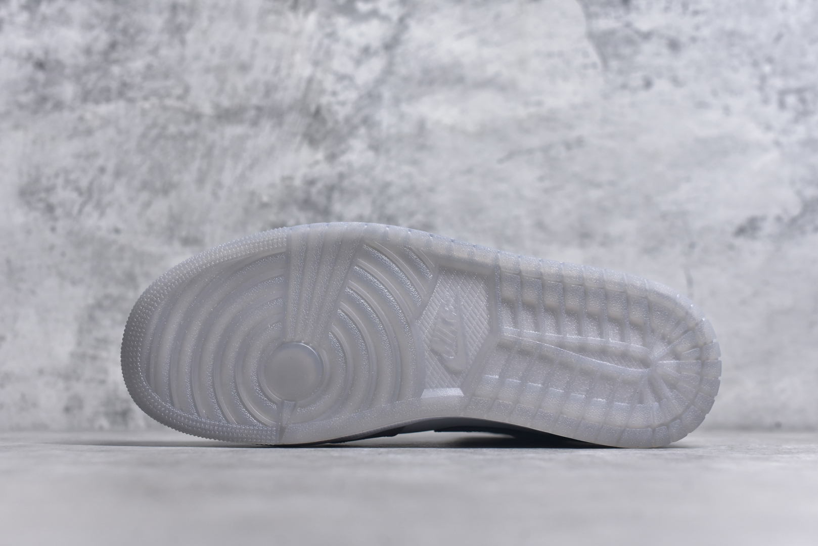 图片[6]-#Air Jordan 1 Mid 灰白 天猫贸外客户订单 市面最工高艺 中系帮列 全批jw新次 原装模原大底 全鞋原厂制定皮料，手感细正腻确折边工艺 完美节细诠释 货号：HF3216 100 灰白 男鞋 40 40.5 41 42 42.5 43 44 44.5 45 46-选品中心