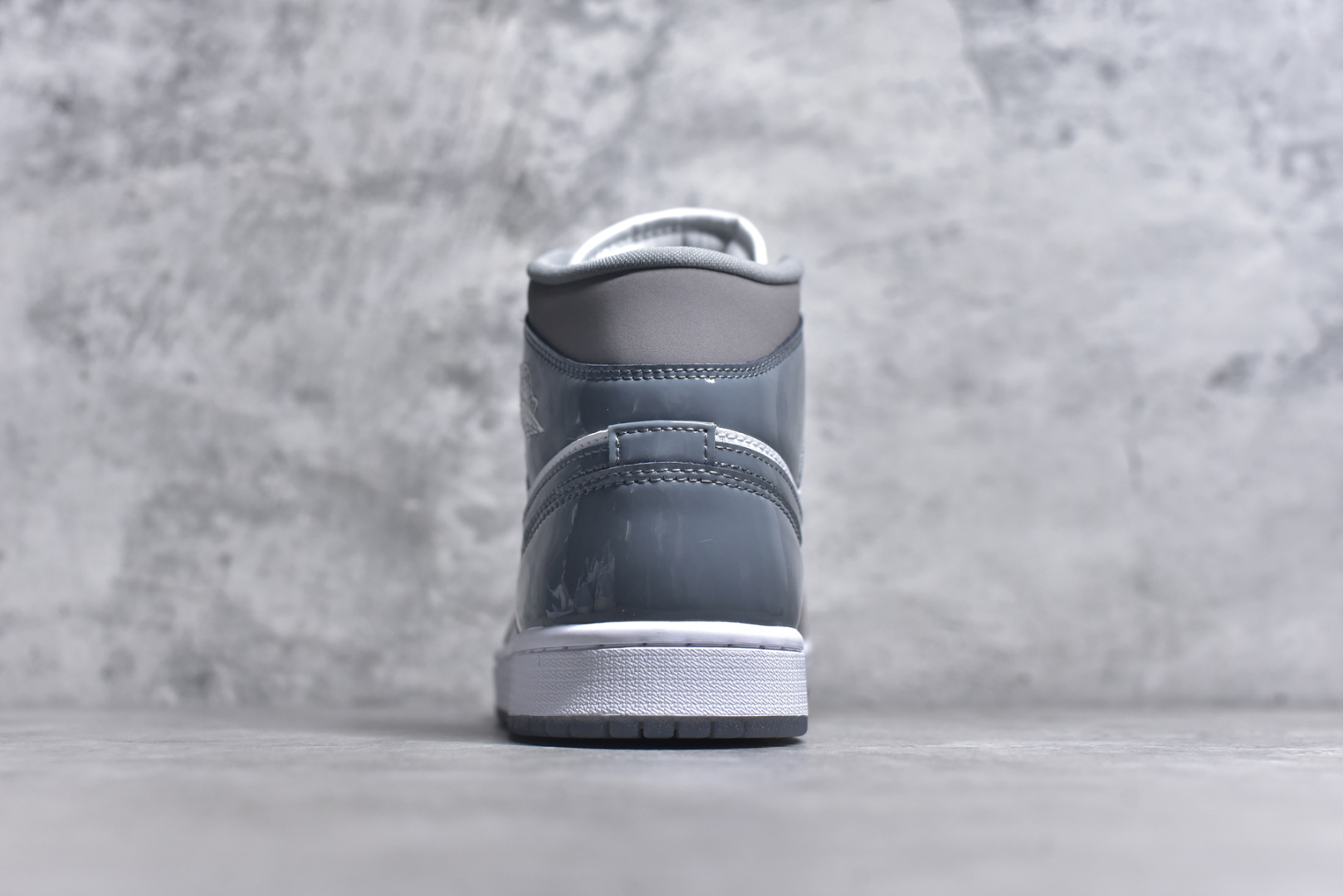 图片[5]-#Air Jordan 1 Mid 灰白 天猫贸外客户订单 市面最工高艺 中系帮列 全批jw新次 原装模原大底 全鞋原厂制定皮料，手感细正腻确折边工艺 完美节细诠释 货号：HF3216 100 灰白 男鞋 40 40.5 41 42 42.5 43 44 44.5 45 46-选品中心