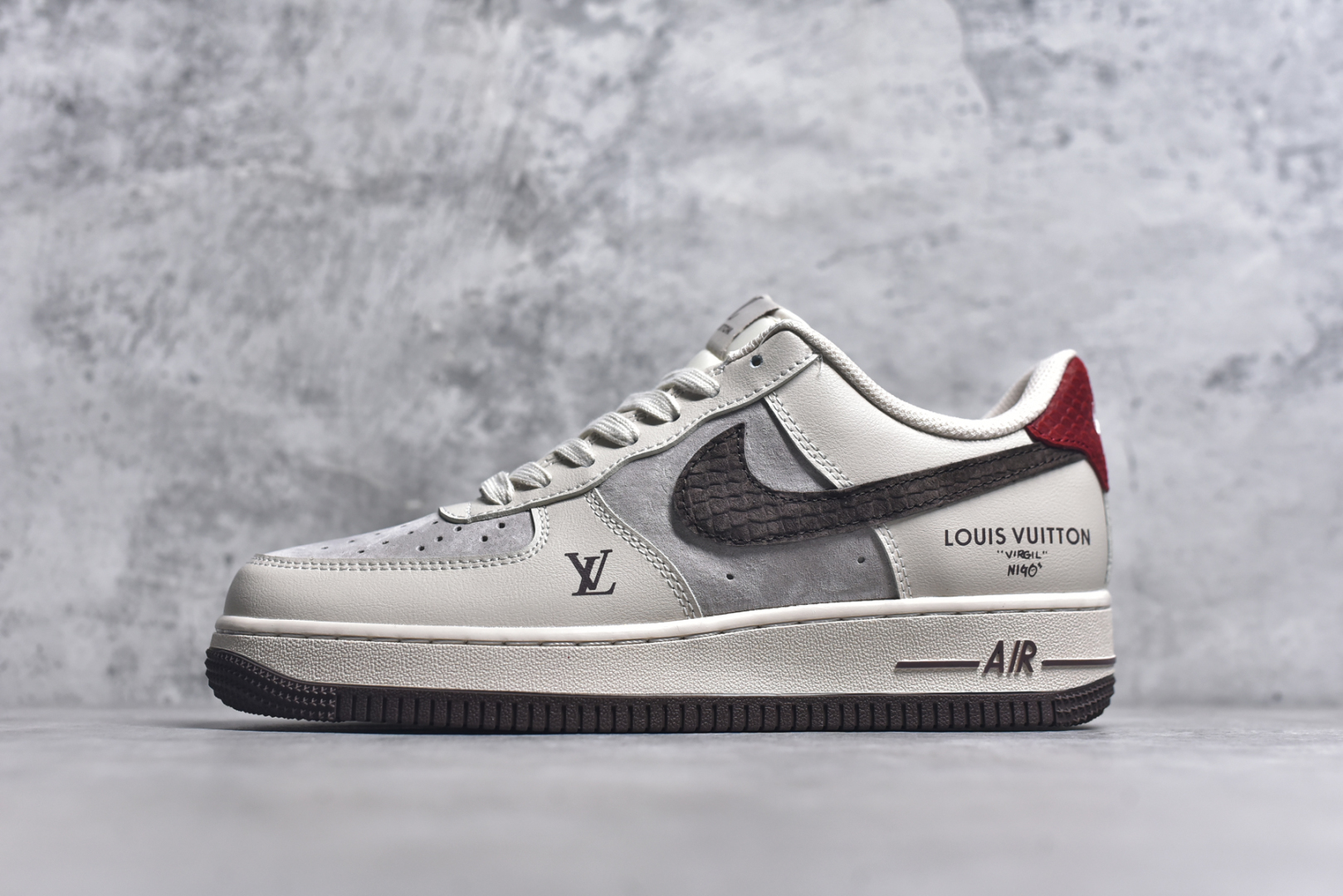 #Nike Air Force 1\’07 Low LV联名 米棕红尾 空军一号低帮休闲板鞋 XX3168-129 #定制皮料 定制鞋盒 配件齐全 原楦原纸板 纯正空军版型 内置全掌气垫 尺码：36 36.5 37.5 38 38.5 39 40 40.5 41 42 42.5 43 44 44.5 45 9.D4-选品中心