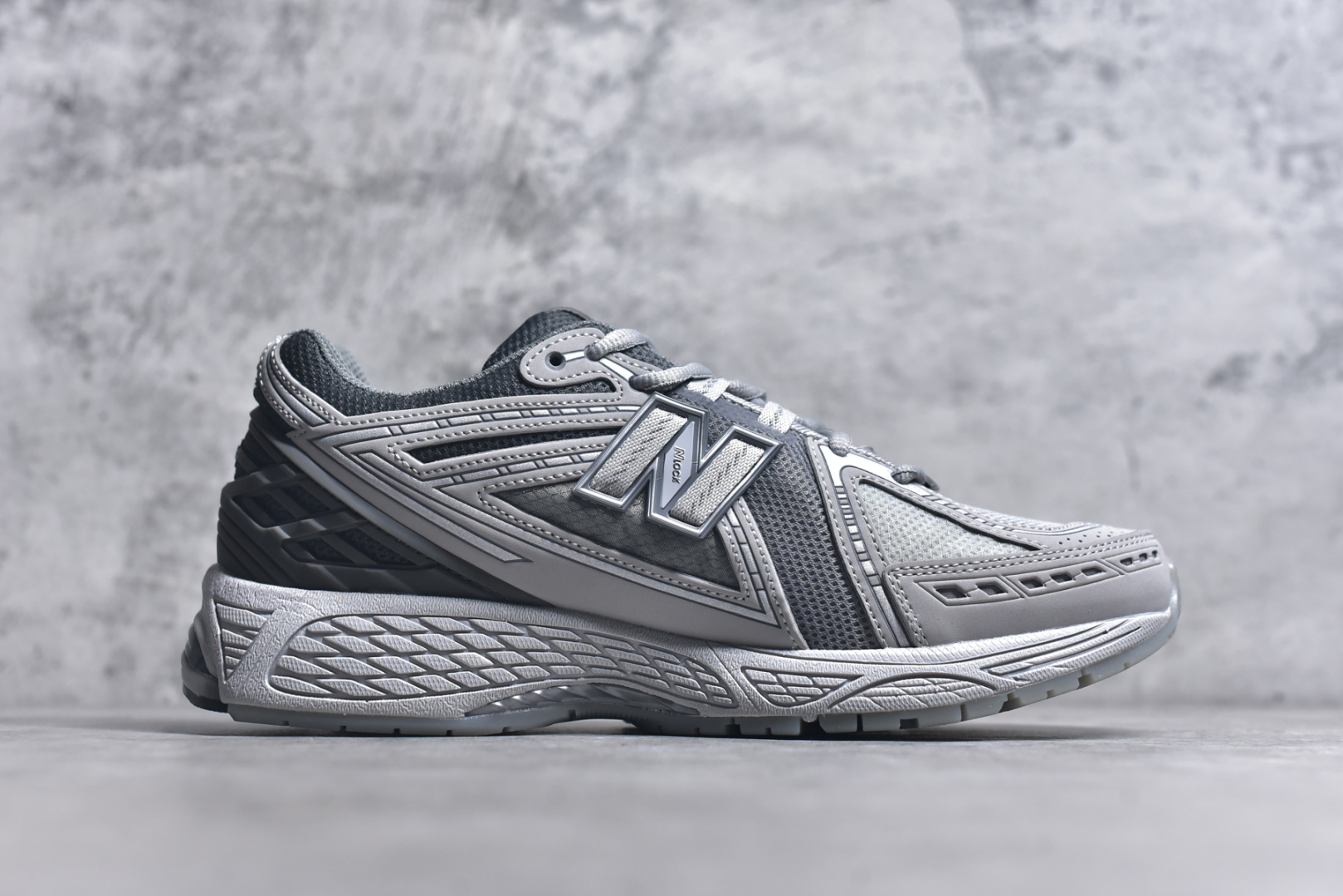 图片[3]-#New Balance M1906系列 复古单品宝藏老爹鞋款 公司级版本 复古元素叠加 质感超级棒 楦版型材料细节做工精细 作为NB最经典的档案鞋型之一 与2002一样，1906有着NB最成熟的技术加持和复古款式，而本次推出的版本参照2002r的定位，相信会在性价两端做出权衡。单从造型上来看，依旧是vibe风格，味道很正，细节也很酷，这双1906r无疑必能打入复古跑鞋爱好者的年度鞋款名录 货号：U1906RNY 男女鞋 36 37 37.5 38 38.5 39.5 40 40.5 41.5 42 42.5 43 44 44.5 45-选品中心