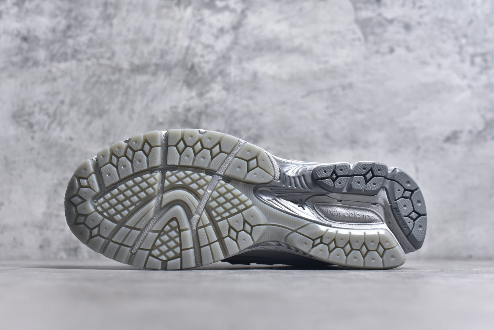 图片[6]-#New Balance M1906系列 复古单品宝藏老爹鞋款 公司级版本 复古元素叠加 质感超级棒 楦版型材料细节做工精细 作为NB最经典的档案鞋型之一 与2002一样，1906有着NB最成熟的技术加持和复古款式，而本次推出的版本参照2002r的定位，相信会在性价两端做出权衡。单从造型上来看，依旧是vibe风格，味道很正，细节也很酷，这双1906r无疑必能打入复古跑鞋爱好者的年度鞋款名录 货号：U1906RNY 男女鞋 36 37 37.5 38 38.5 39.5 40 40.5 41.5 42 42.5 43 44 44.5 45-选品中心