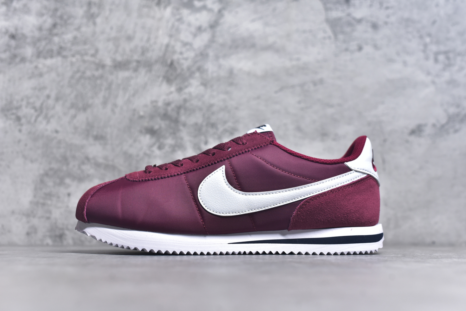 #NK Classic Cortez Leather 阿甘复古初代皮革慢跑鞋 DZ2795-600 实体平台指令订单 全套原纸板楦头开发 原厂数据大底磨具 一比一鞋头弧度高度鞋身弧度 细节品控鞋型随意对比 正确烫金高频细节 公司级标准检验QC 区分市面一切版本 完美复刻阿甘复古鞋型 尺码：35.5 36 36.5 37.5 38 38.5 39 40 40.5 41 42 42.5 43 44 45-选品中心