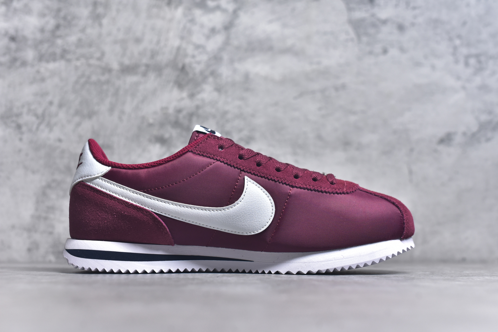 图片[3]-#NK Classic Cortez Leather 阿甘复古初代皮革慢跑鞋 DZ2795-600 实体平台指令订单 全套原纸板楦头开发 原厂数据大底磨具 一比一鞋头弧度高度鞋身弧度 细节品控鞋型随意对比 正确烫金高频细节 公司级标准检验QC 区分市面一切版本 完美复刻阿甘复古鞋型 尺码：35.5 36 36.5 37.5 38 38.5 39 40 40.5 41 42 42.5 43 44 45-选品中心