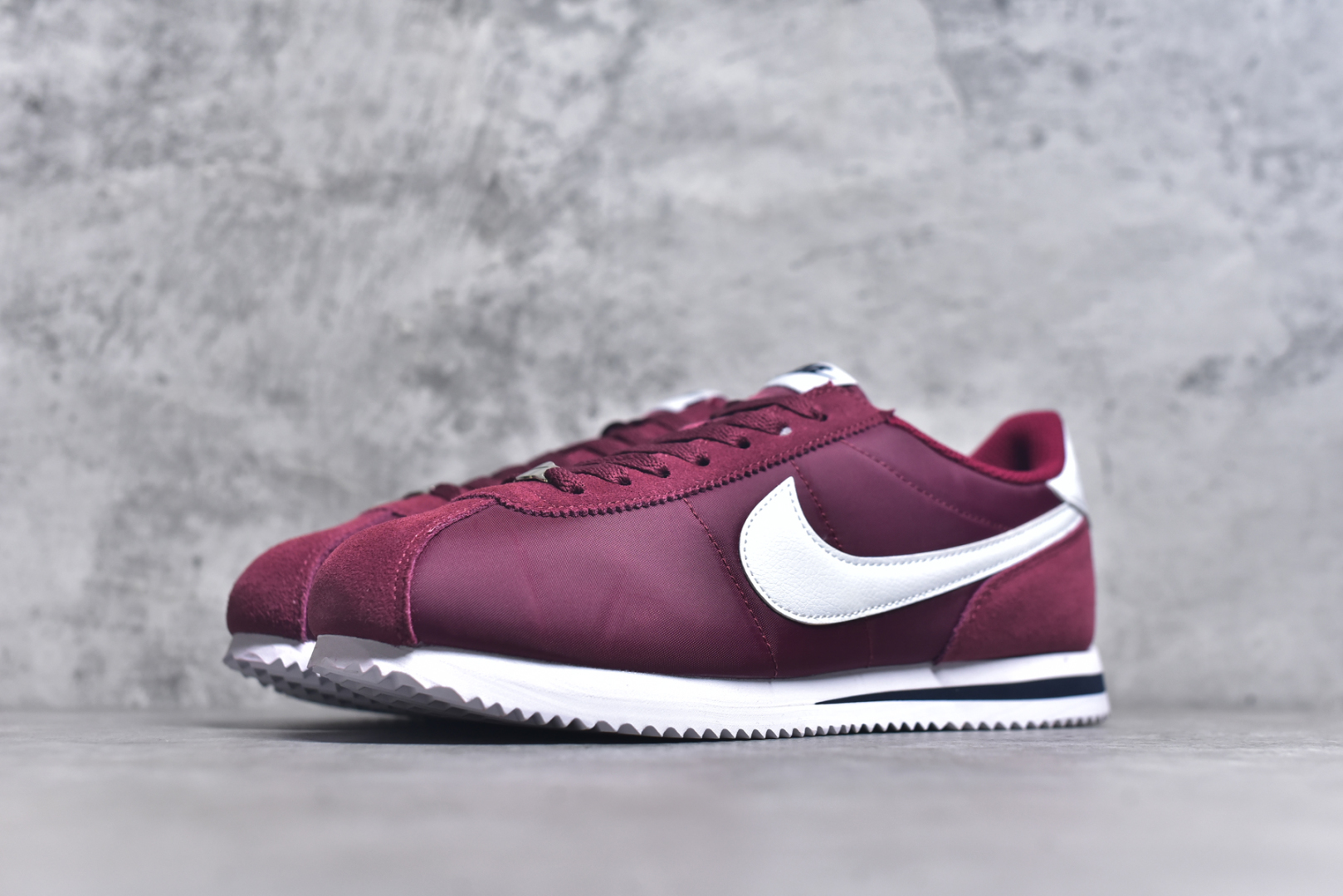图片[2]-#NK Classic Cortez Leather 阿甘复古初代皮革慢跑鞋 DZ2795-600 实体平台指令订单 全套原纸板楦头开发 原厂数据大底磨具 一比一鞋头弧度高度鞋身弧度 细节品控鞋型随意对比 正确烫金高频细节 公司级标准检验QC 区分市面一切版本 完美复刻阿甘复古鞋型 尺码：35.5 36 36.5 37.5 38 38.5 39 40 40.5 41 42 42.5 43 44 45-选品中心
