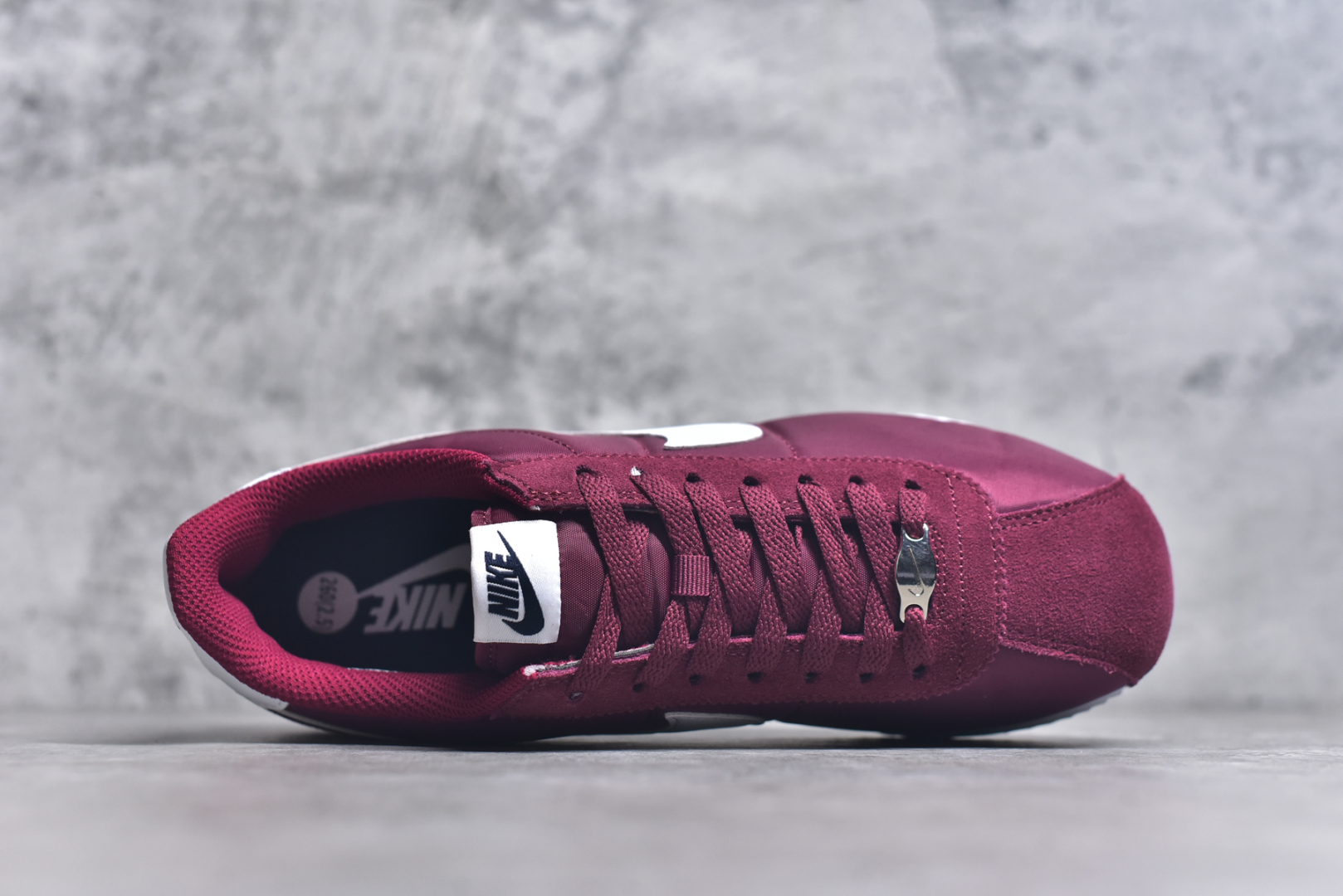 图片[4]-#NK Classic Cortez Leather 阿甘复古初代皮革慢跑鞋 DZ2795-600 实体平台指令订单 全套原纸板楦头开发 原厂数据大底磨具 一比一鞋头弧度高度鞋身弧度 细节品控鞋型随意对比 正确烫金高频细节 公司级标准检验QC 区分市面一切版本 完美复刻阿甘复古鞋型 尺码：35.5 36 36.5 37.5 38 38.5 39 40 40.5 41 42 42.5 43 44 45-选品中心