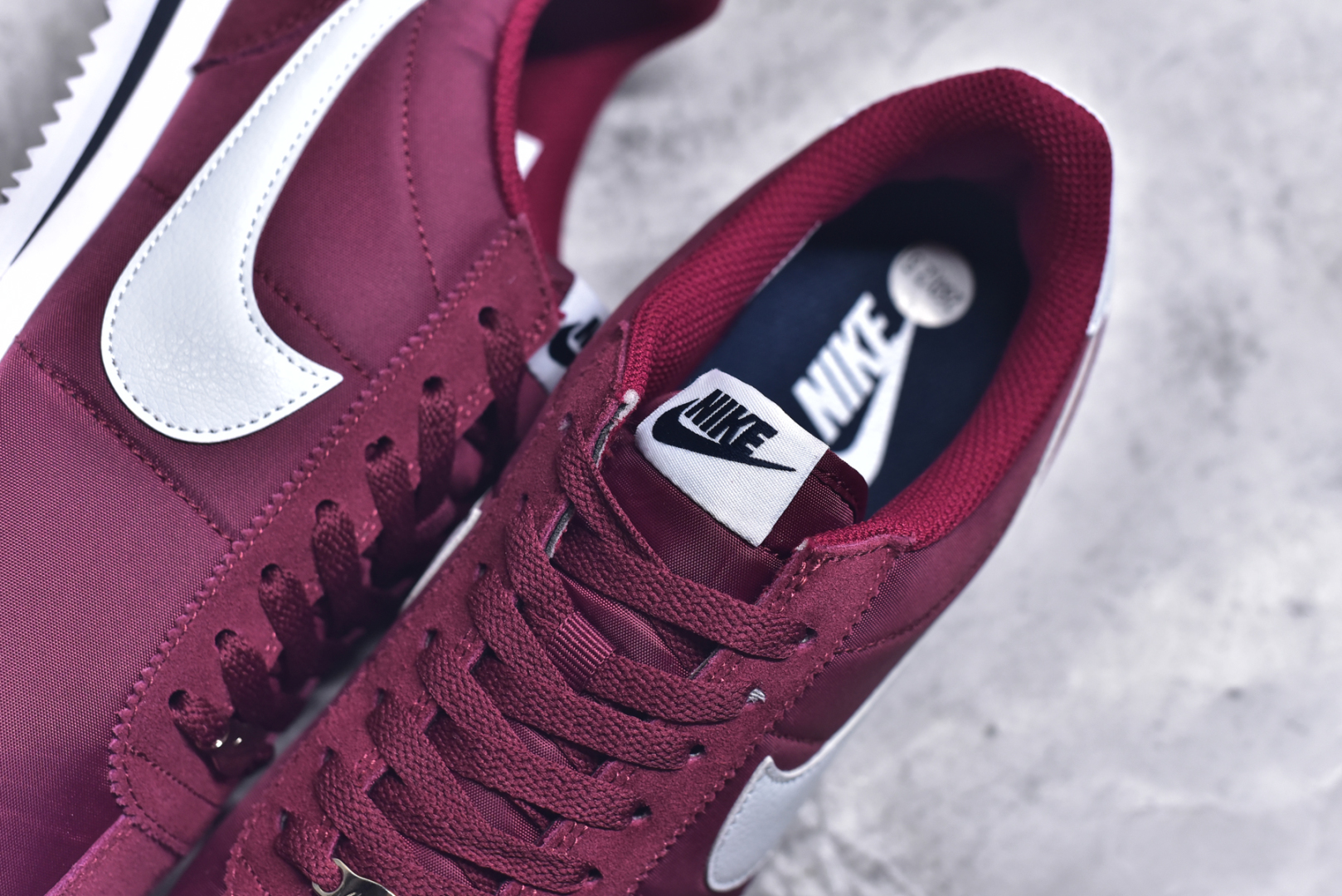图片[9]-#NK Classic Cortez Leather 阿甘复古初代皮革慢跑鞋 DZ2795-600 实体平台指令订单 全套原纸板楦头开发 原厂数据大底磨具 一比一鞋头弧度高度鞋身弧度 细节品控鞋型随意对比 正确烫金高频细节 公司级标准检验QC 区分市面一切版本 完美复刻阿甘复古鞋型 尺码：35.5 36 36.5 37.5 38 38.5 39 40 40.5 41 42 42.5 43 44 45-选品中心
