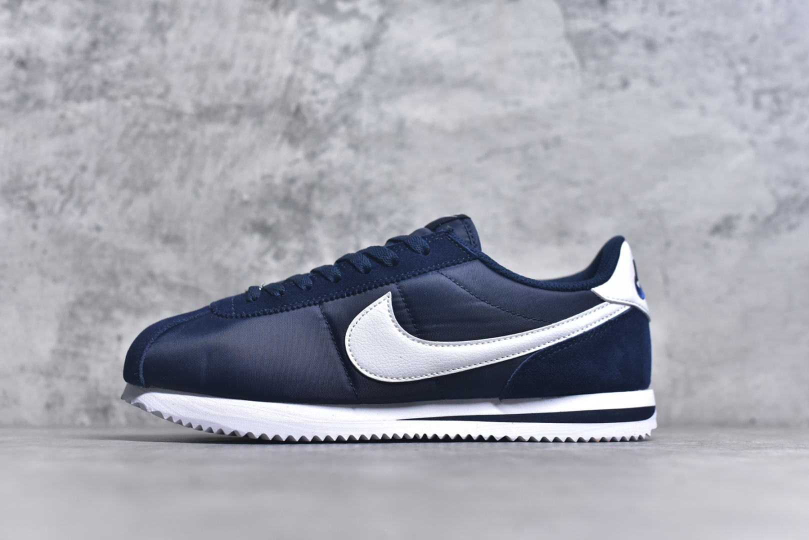 #NK Classic Cortez Leather 阿甘复古初代皮革慢跑鞋 HF0263-400 实体平台指令订单 全套原纸板楦头开发 原厂数据大底磨具 一比一鞋头弧度高度鞋身弧度 细节品控鞋型随意对比 正确烫金高频细节 公司级标准检验QC 区分市面一切版本 完美复刻阿甘复古鞋型 尺码：35.5 36 36.5 37.5 38 38.5 39 40 40.5 41 42 42.5 43 44 45-选品中心