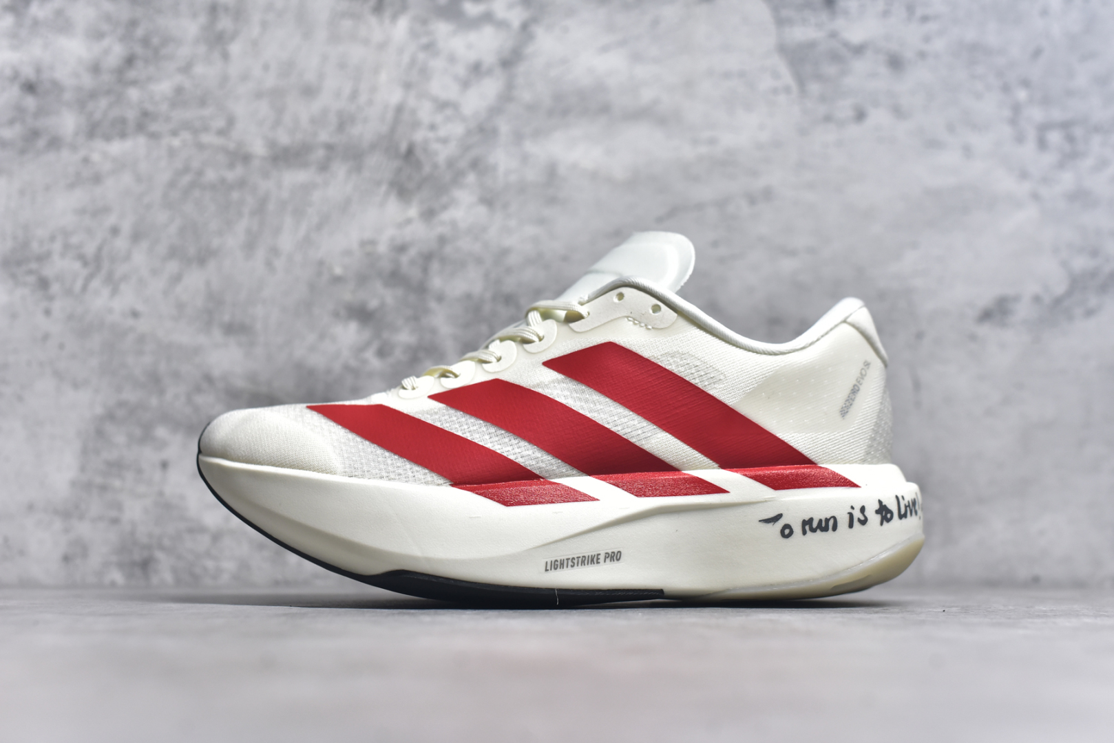 #Ad Adizero Evo SL JS1182 阿迪超轻透气缓震跑鞋 #以令人难以置信的138克重量，刷新了跑鞋轻量化的记录，阿迪在材料科学和工艺技术上的深厚积累。 #全新鞋款采用Lightweight Upper材料，让穿着者几乎能够体验到一种\”裸足\”的感觉 尺码：36 36.5 37 38 38.5 39 40 40.5 41 42 42.5 43 44 44.5 45-选品中心