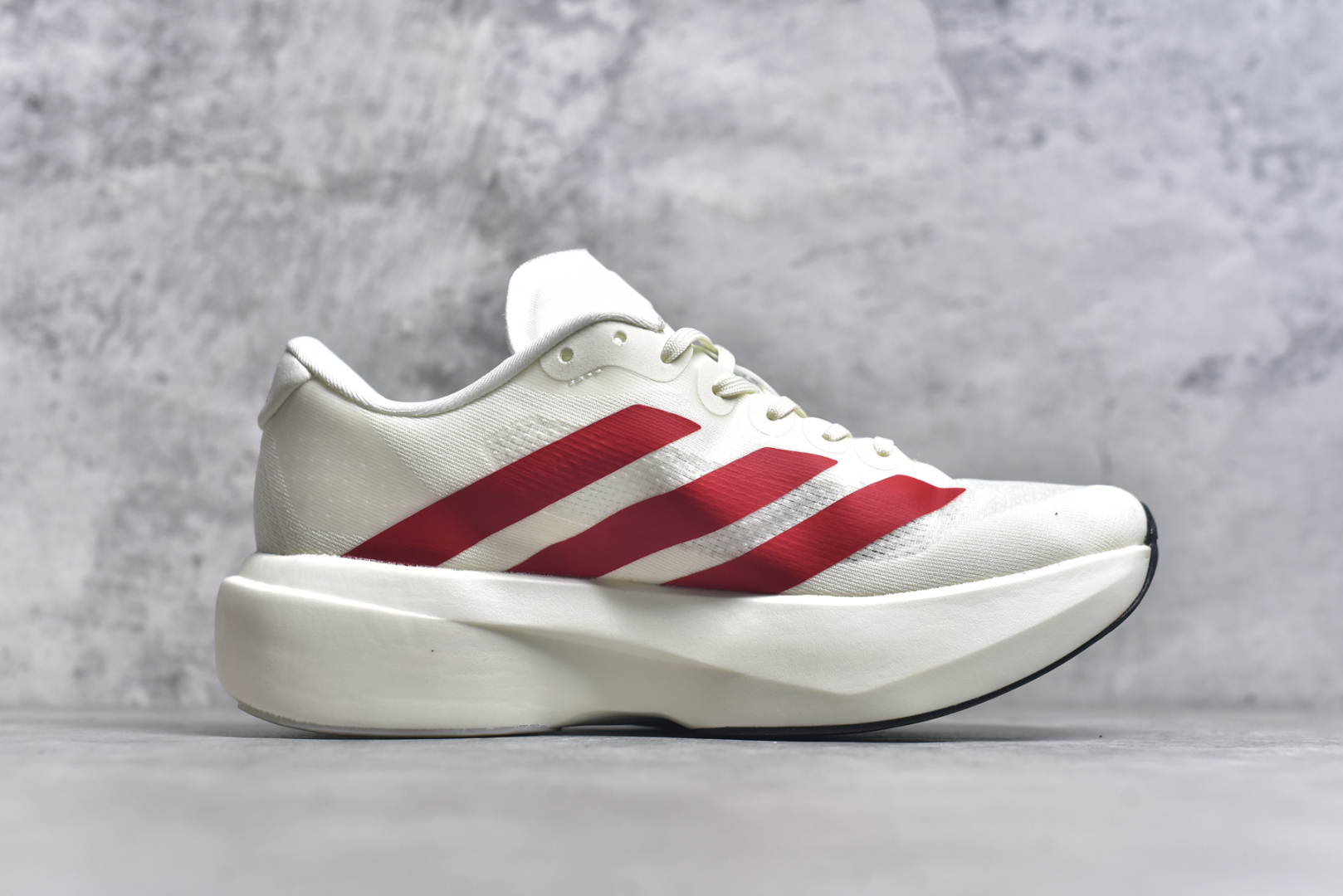 图片[3]-#Ad Adizero Evo SL JS1182 阿迪超轻透气缓震跑鞋 #以令人难以置信的138克重量，刷新了跑鞋轻量化的记录，阿迪在材料科学和工艺技术上的深厚积累。 #全新鞋款采用Lightweight Upper材料，让穿着者几乎能够体验到一种\”裸足\”的感觉 尺码：36 36.5 37 38 38.5 39 40 40.5 41 42 42.5 43 44 44.5 45-选品中心