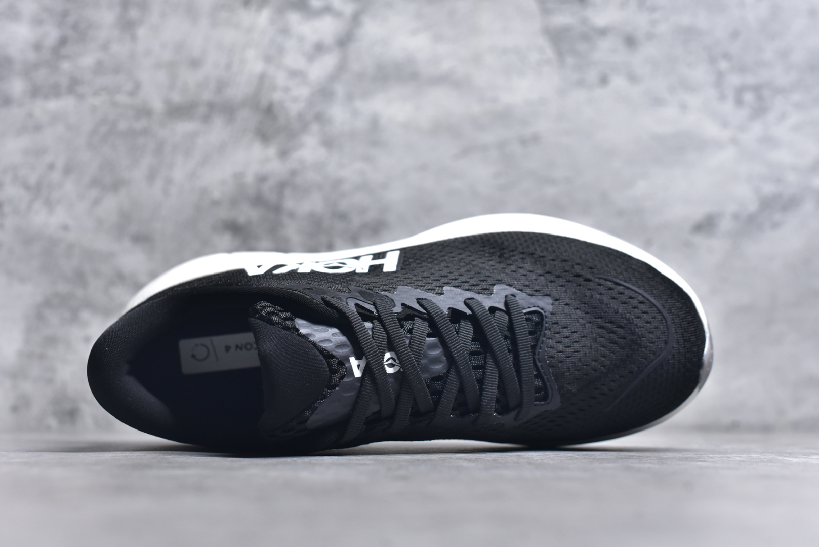 图片[4]-#HOKA ONE ONE RINCON 4 舒适防滑耐磨低帮休闲跑步鞋 Rincon 4 是一款日常训练用的跑步鞋，踩上去的感觉很结实。它适合中短距离跑步，但如果您习惯于稍硬的感觉，也可以用于长距离跑步。但它的速度不够快，不能作为速度训练鞋，也不够柔软，不能作为恢复训练鞋，日常里程跑才是它的优势所在。如果您想尝试 Hoka 跑鞋，又想享受极具竞争力的价格，那就试试这款鞋吧。尺码：36 36.5 37.5 38 38.5 39 40 40.5 41 42 42.5 43 44 44.5 45-选品中心
