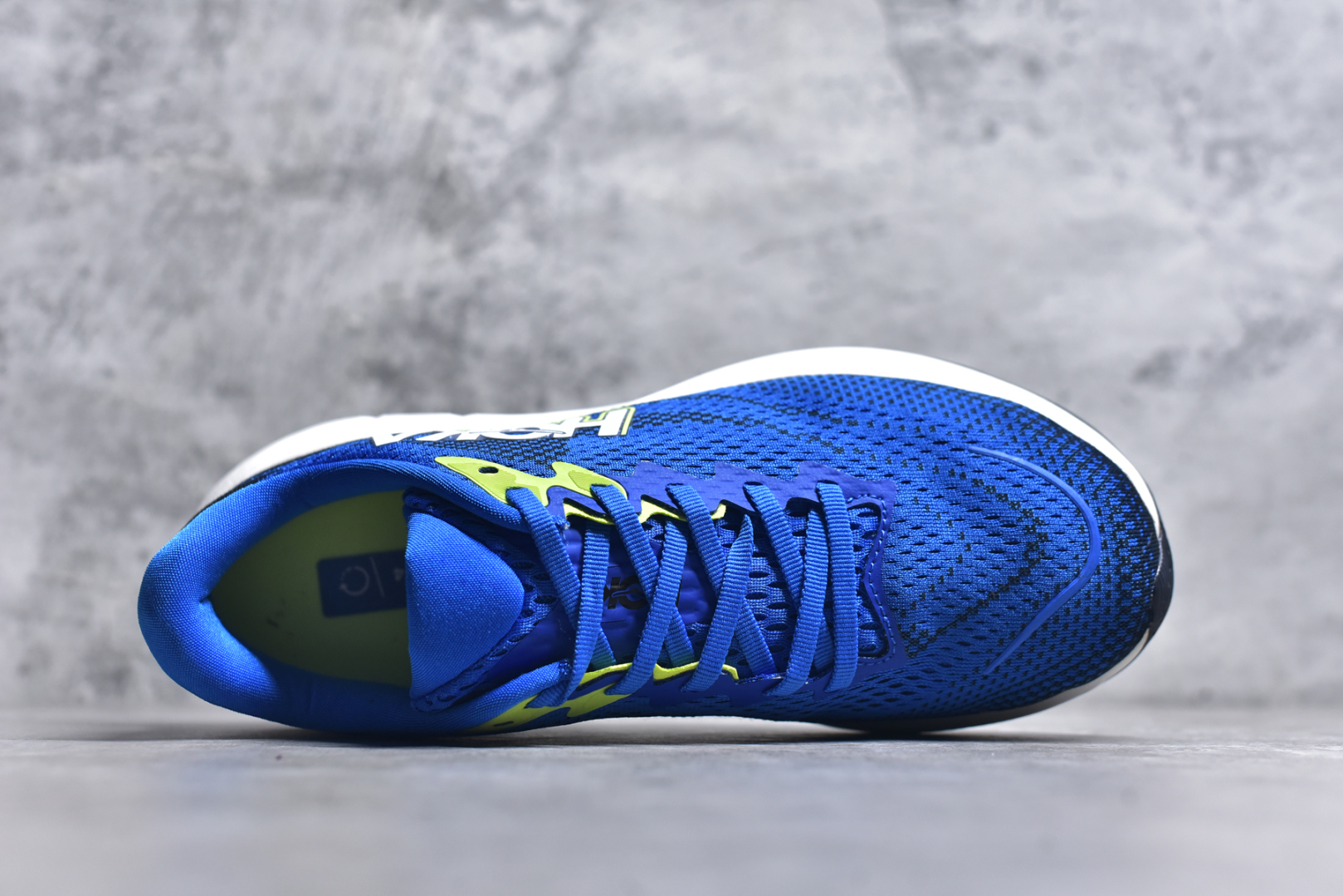 图片[4]-#HOKA ONE ONE RINCON 4 舒适防滑耐磨低帮休闲跑步鞋 Rincon 4 是一款日常训练用的跑步鞋，踩上去的感觉很结实。它适合中短距离跑步，但如果您习惯于稍硬的感觉，也可以用于长距离跑步。但它的速度不够快，不能作为速度训练鞋，也不够柔软，不能作为恢复训练鞋，日常里程跑才是它的优势所在。如果您想尝试 Hoka 跑鞋，又想享受极具竞争力的价格，那就试试这款鞋吧。尺码：36 36.5 37.5 38 38.5 39 40 40.5 41 42 42.5 43 44 44.5 45-选品中心
