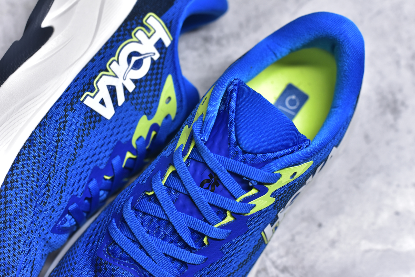 图片[9]-#HOKA ONE ONE RINCON 4 舒适防滑耐磨低帮休闲跑步鞋 Rincon 4 是一款日常训练用的跑步鞋，踩上去的感觉很结实。它适合中短距离跑步，但如果您习惯于稍硬的感觉，也可以用于长距离跑步。但它的速度不够快，不能作为速度训练鞋，也不够柔软，不能作为恢复训练鞋，日常里程跑才是它的优势所在。如果您想尝试 Hoka 跑鞋，又想享受极具竞争力的价格，那就试试这款鞋吧。尺码：36 36.5 37.5 38 38.5 39 40 40.5 41 42 42.5 43 44 44.5 45-选品中心