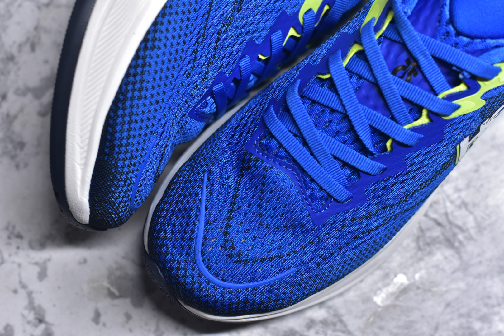 图片[8]-#HOKA ONE ONE RINCON 4 舒适防滑耐磨低帮休闲跑步鞋 Rincon 4 是一款日常训练用的跑步鞋，踩上去的感觉很结实。它适合中短距离跑步，但如果您习惯于稍硬的感觉，也可以用于长距离跑步。但它的速度不够快，不能作为速度训练鞋，也不够柔软，不能作为恢复训练鞋，日常里程跑才是它的优势所在。如果您想尝试 Hoka 跑鞋，又想享受极具竞争力的价格，那就试试这款鞋吧。尺码：36 36.5 37.5 38 38.5 39 40 40.5 41 42 42.5 43 44 44.5 45-选品中心