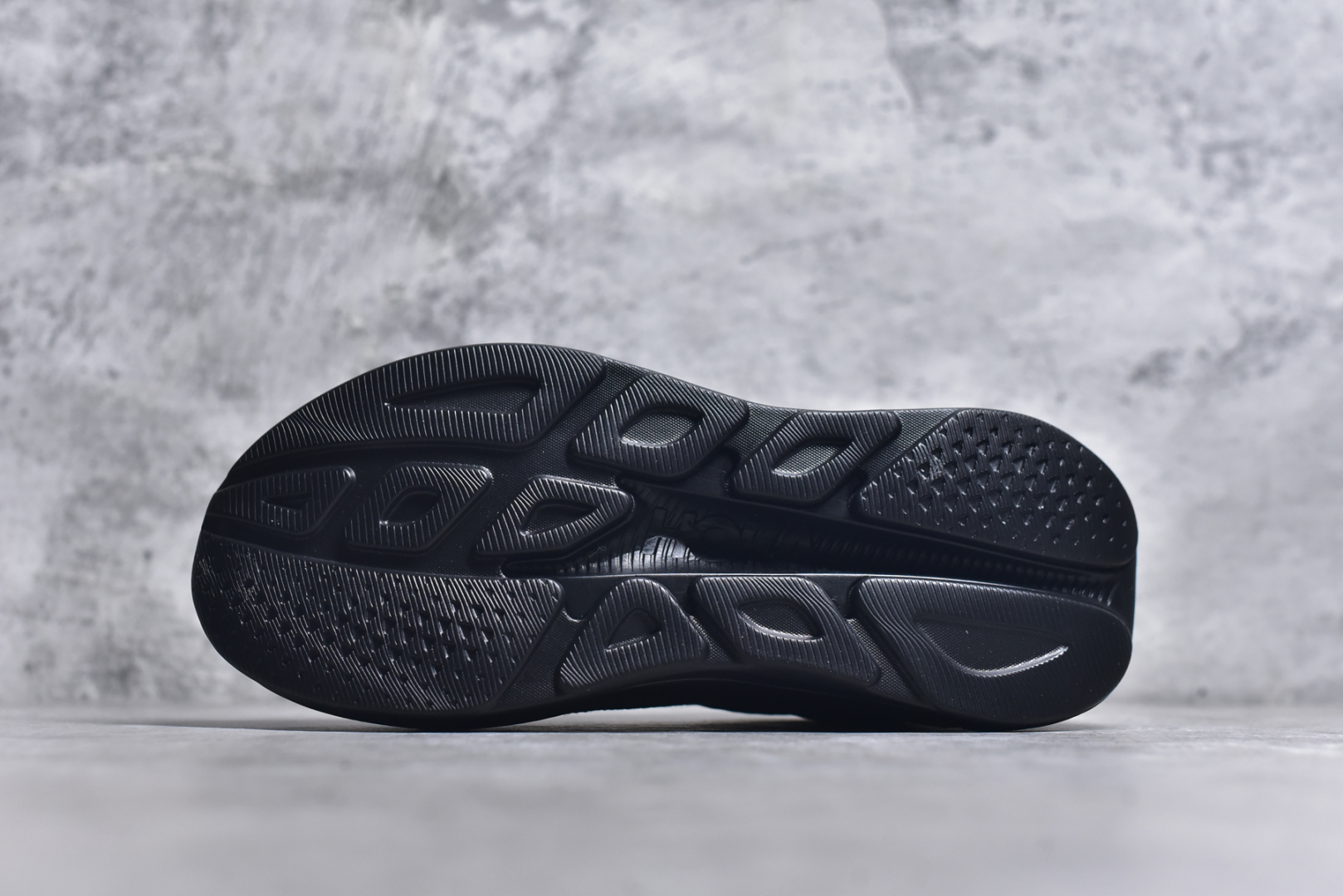 图片[6]-#HOKA ONE ONE RINCON 4 舒适防滑耐磨低帮休闲跑步鞋 Rincon 4 是一款日常训练用的跑步鞋，踩上去的感觉很结实。它适合中短距离跑步，但如果您习惯于稍硬的感觉，也可以用于长距离跑步。但它的速度不够快，不能作为速度训练鞋，也不够柔软，不能作为恢复训练鞋，日常里程跑才是它的优势所在。如果您想尝试 Hoka 跑鞋，又想享受极具竞争力的价格，那就试试这款鞋吧。尺码：36 36.5 37.5 38 38.5 39 40 40.5 41 42 42.5 43 44 44.5 45-选品中心