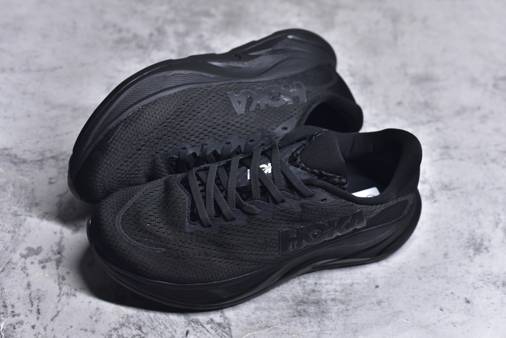 图片[7]-#HOKA ONE ONE RINCON 4 舒适防滑耐磨低帮休闲跑步鞋 Rincon 4 是一款日常训练用的跑步鞋，踩上去的感觉很结实。它适合中短距离跑步，但如果您习惯于稍硬的感觉，也可以用于长距离跑步。但它的速度不够快，不能作为速度训练鞋，也不够柔软，不能作为恢复训练鞋，日常里程跑才是它的优势所在。如果您想尝试 Hoka 跑鞋，又想享受极具竞争力的价格，那就试试这款鞋吧。尺码：36 36.5 37.5 38 38.5 39 40 40.5 41 42 42.5 43 44 44.5 45-选品中心