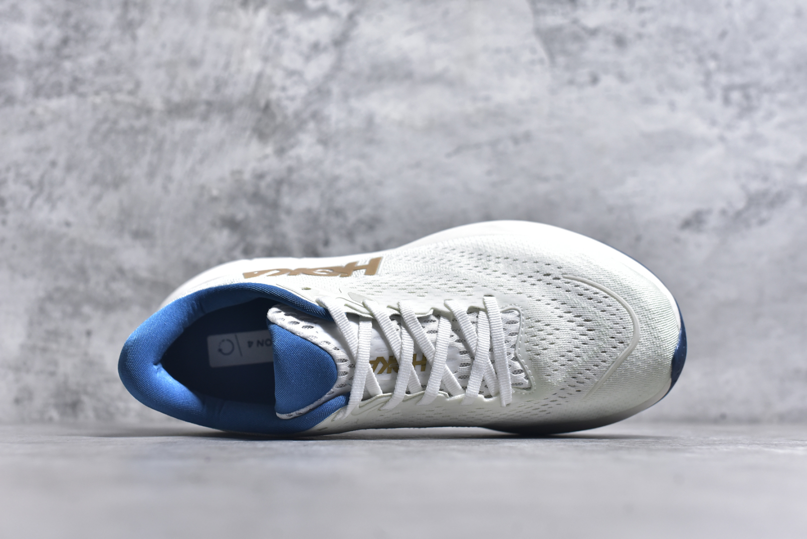 图片[4]-#HOKA ONE ONE RINCON 4 舒适防滑耐磨低帮休闲跑步鞋 Rincon 4 是一款日常训练用的跑步鞋，踩上去的感觉很结实。它适合中短距离跑步，但如果您习惯于稍硬的感觉，也可以用于长距离跑步。但它的速度不够快，不能作为速度训练鞋，也不够柔软，不能作为恢复训练鞋，日常里程跑才是它的优势所在。如果您想尝试 Hoka 跑鞋，又想享受极具竞争力的价格，那就试试这款鞋吧。尺码：36 36.5 37.5 38 38.5 39 40 40.5 41 42 42.5 43 44 44.5 45-选品中心